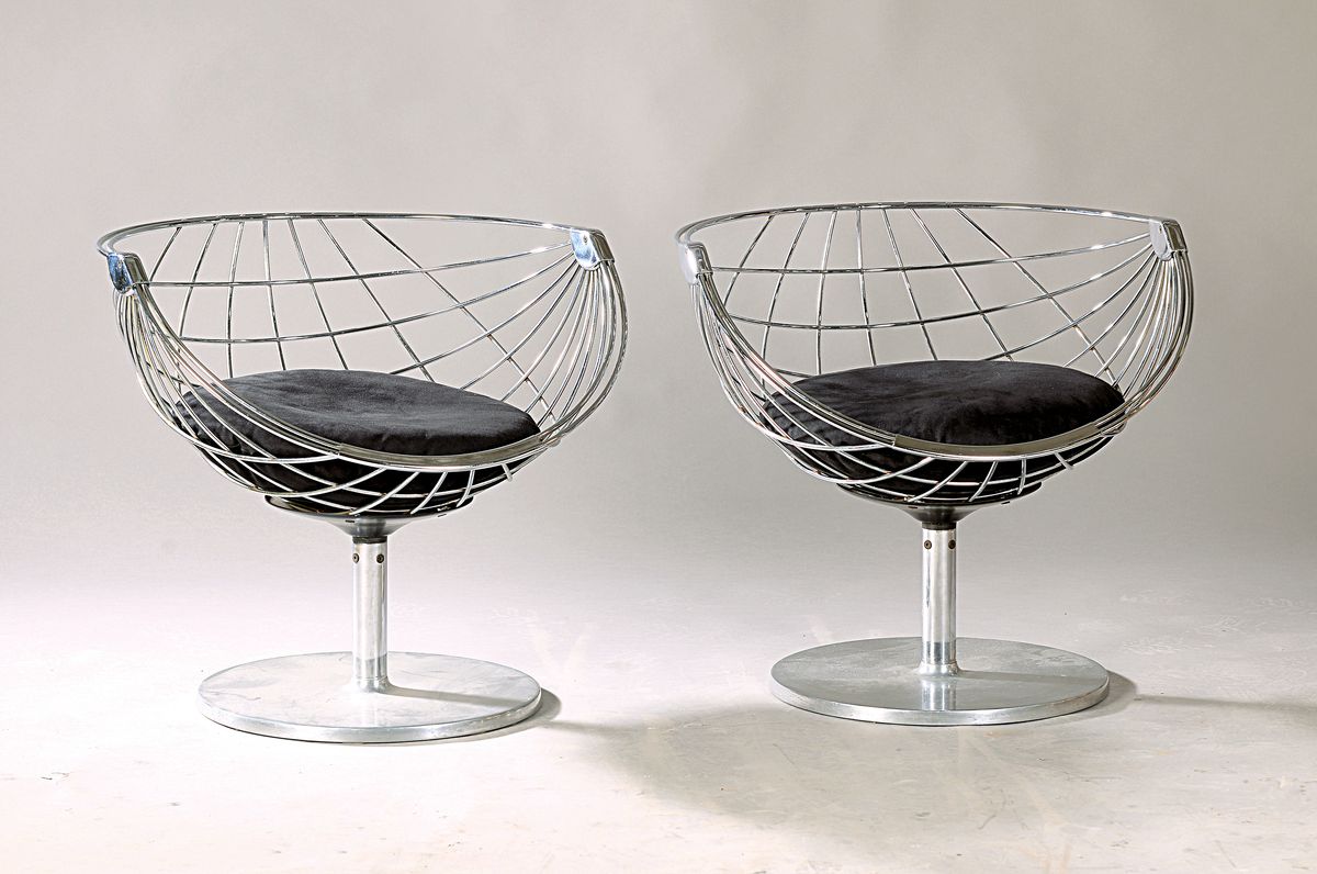 Paar Stühle "Atomic ball", Entwurf Rudi Verelst (geb. 1939), für Novalux Courtray, Aluminium, H. ca. 60.5cm, Sitzh. ca. 29cm, B. ca. ...