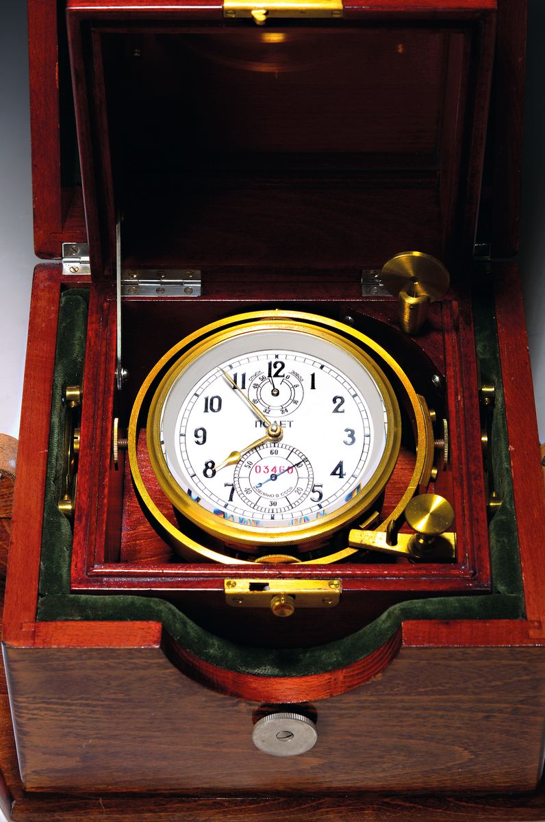 Marine-Chronometer, Poljot, Russland um 1977 , dreiteiliges Holzgehäuse mit Messingbeschlägen und seitliche Klappgriffe, Übergehäuse mit ...