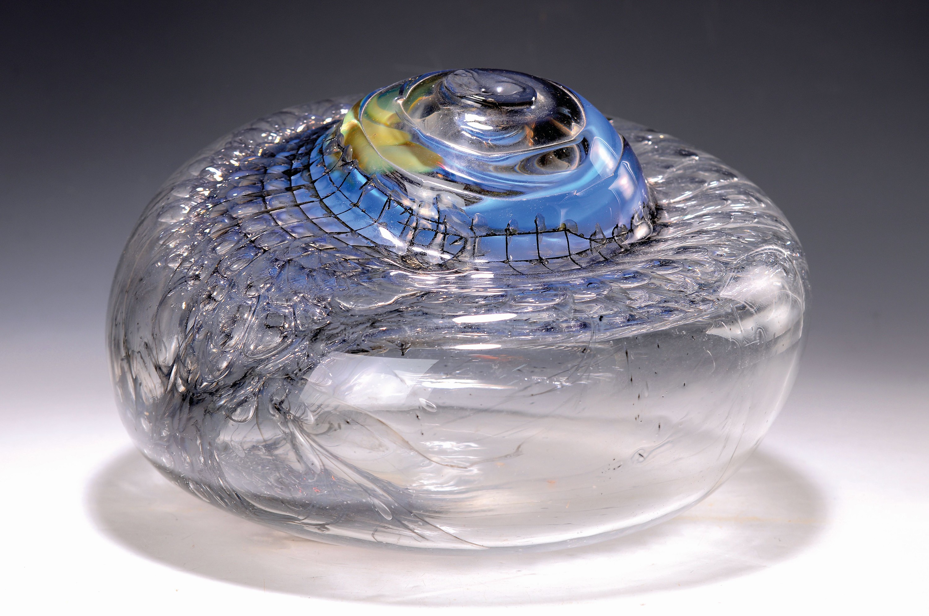 Glasobjekt von Jörg F. Zimmermann, geb.1940 Uhlingen bei Göttingen,lebt und arbeitet in Stuttgart, seit 1976 Dozent für Glasgestaltung an der ...
