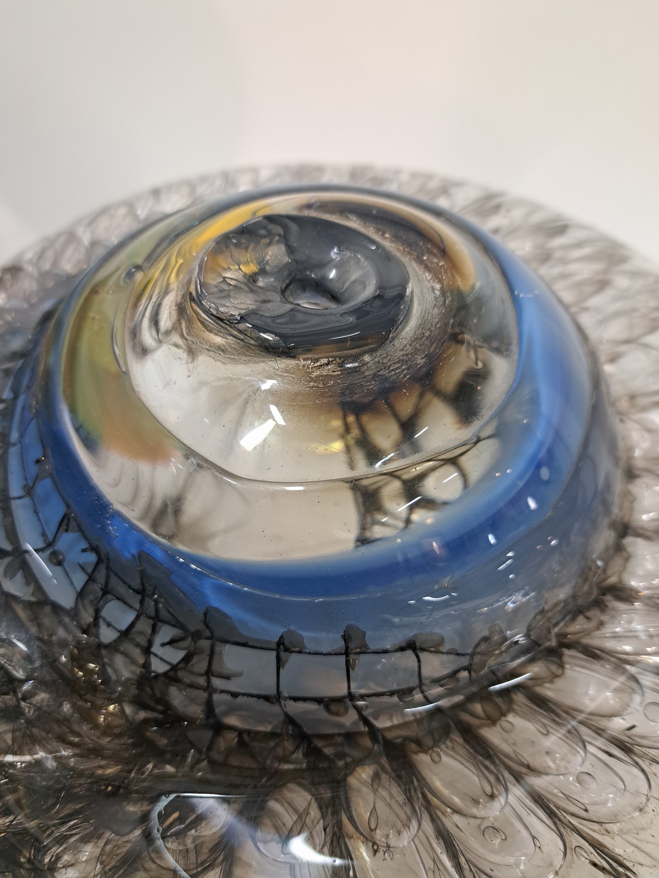 Detail f: Glasobjekt von Jörg F. Zimmermann, geb.1940 Uhlingen bei Göttingen,lebt und arbeitet in Stuttgart, seit 1976 Dozent für Glasgestaltung an der ...