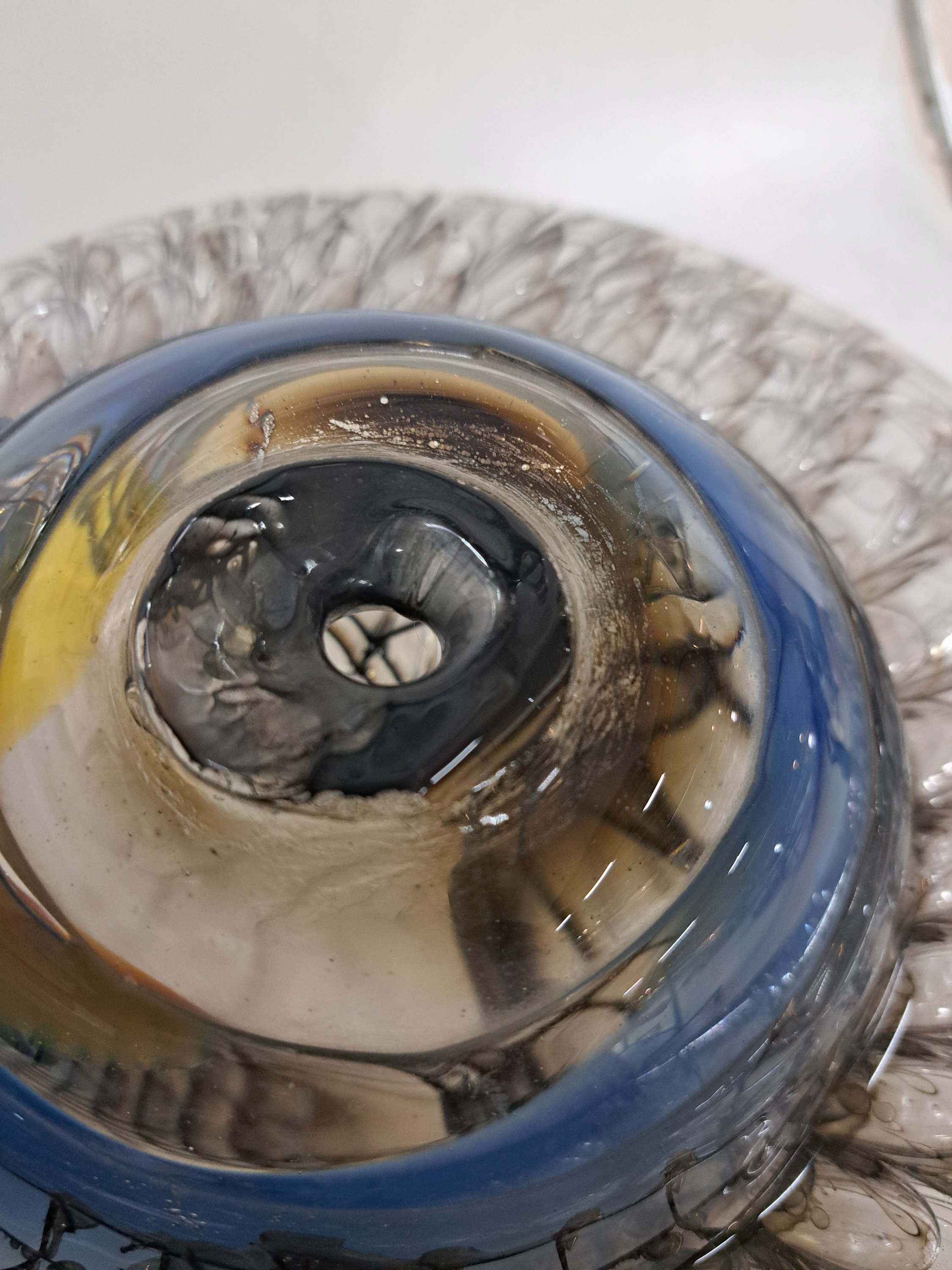 Detail g: Glasobjekt von Jörg F. Zimmermann, geb.1940 Uhlingen bei Göttingen,lebt und arbeitet in Stuttgart, seit 1976 Dozent für Glasgestaltung an der ...