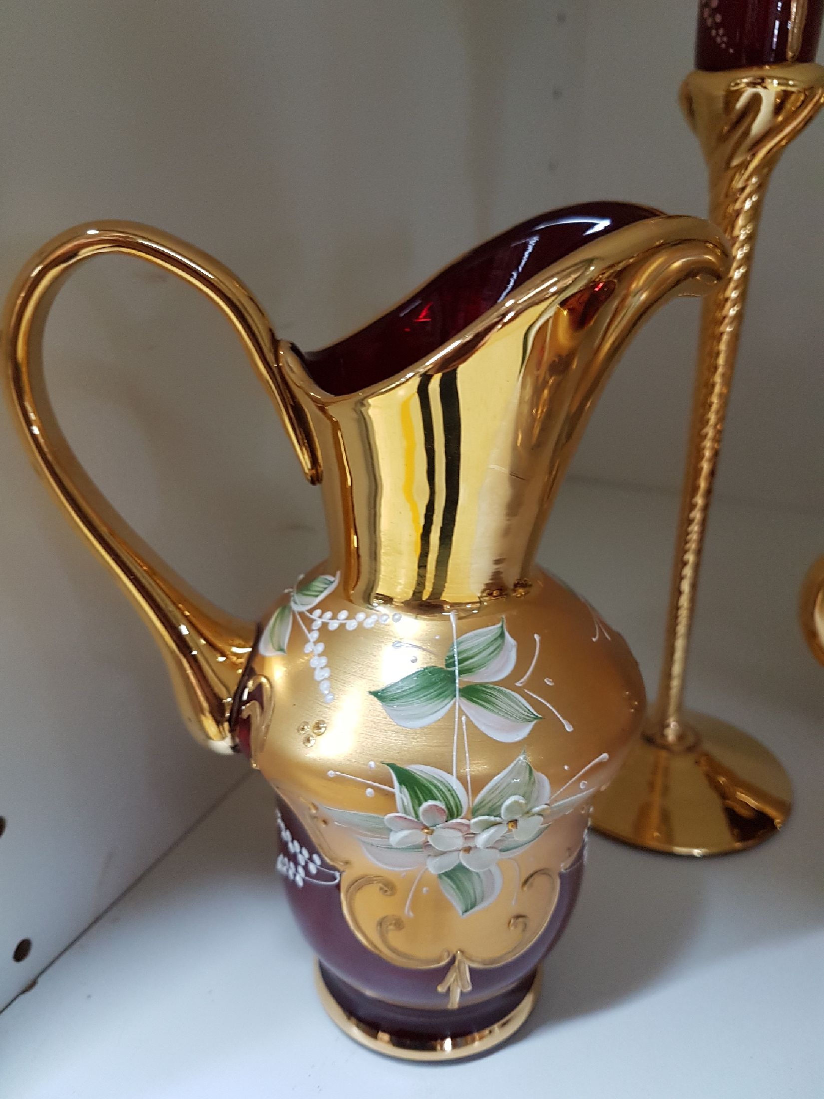 Detail c: Teeservice für 6 Personen, Murano Italien, 1970er Jahre, rubinrotes Glas, reich vergoldet und mit bunter floraler Emailmalerei, Teekanne, ...