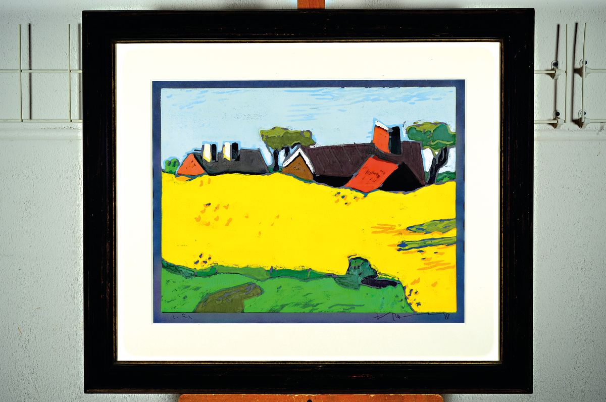 Klaus Fußmann, geb. 1938 Velbert, Rapsfeld, Farblinolschnitt auf graublauem Papier, handsign., bez.: e.a., ca. 41x55cm, PP, u.Gl., R. ca. 71x84cm