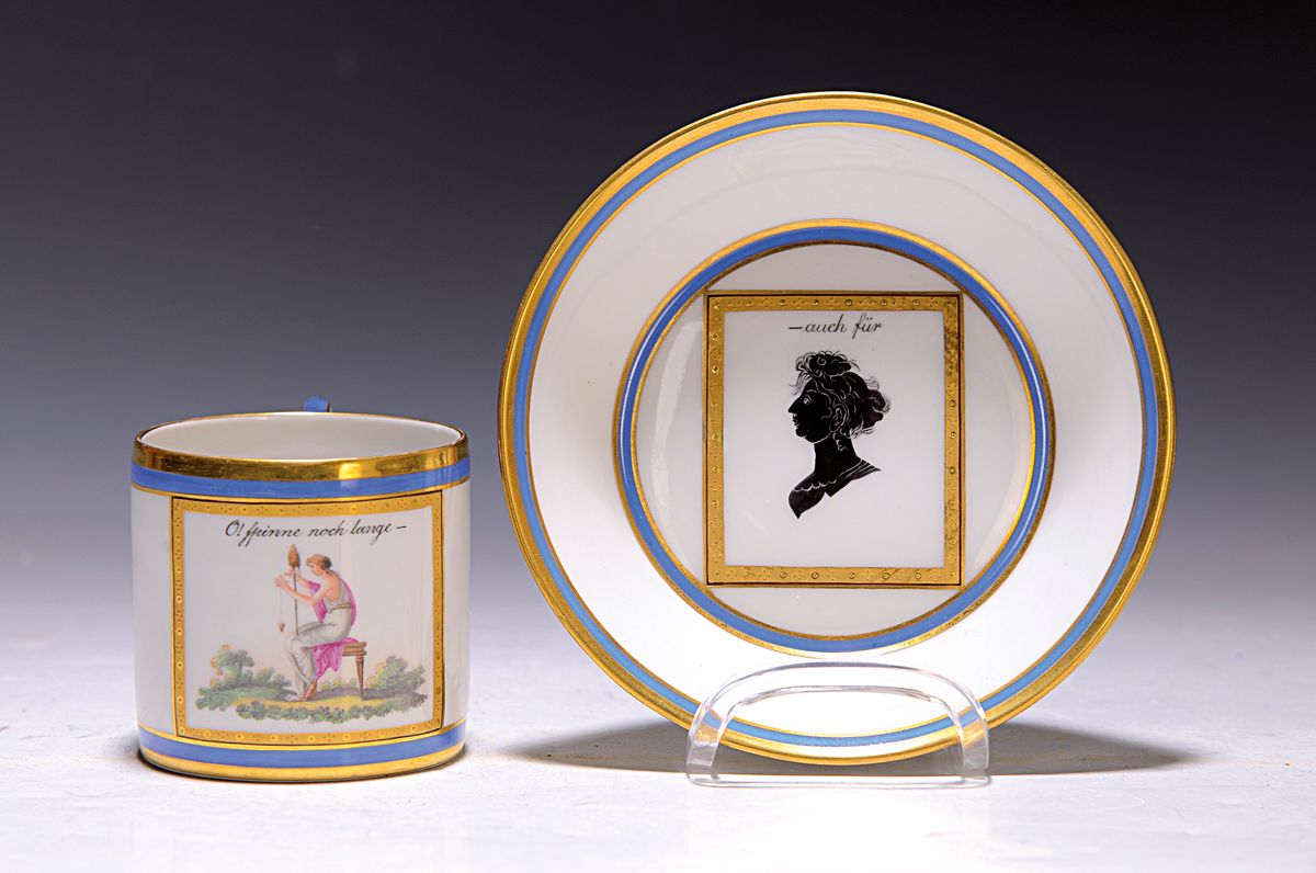 Tasse, KPM Berlin, um 1870, im Empirestil, mit feiner Miniaturbemalung einer Spinnerin mit Sinnspruch: O Spinne noch lange- - auch für, Untertasse ...
