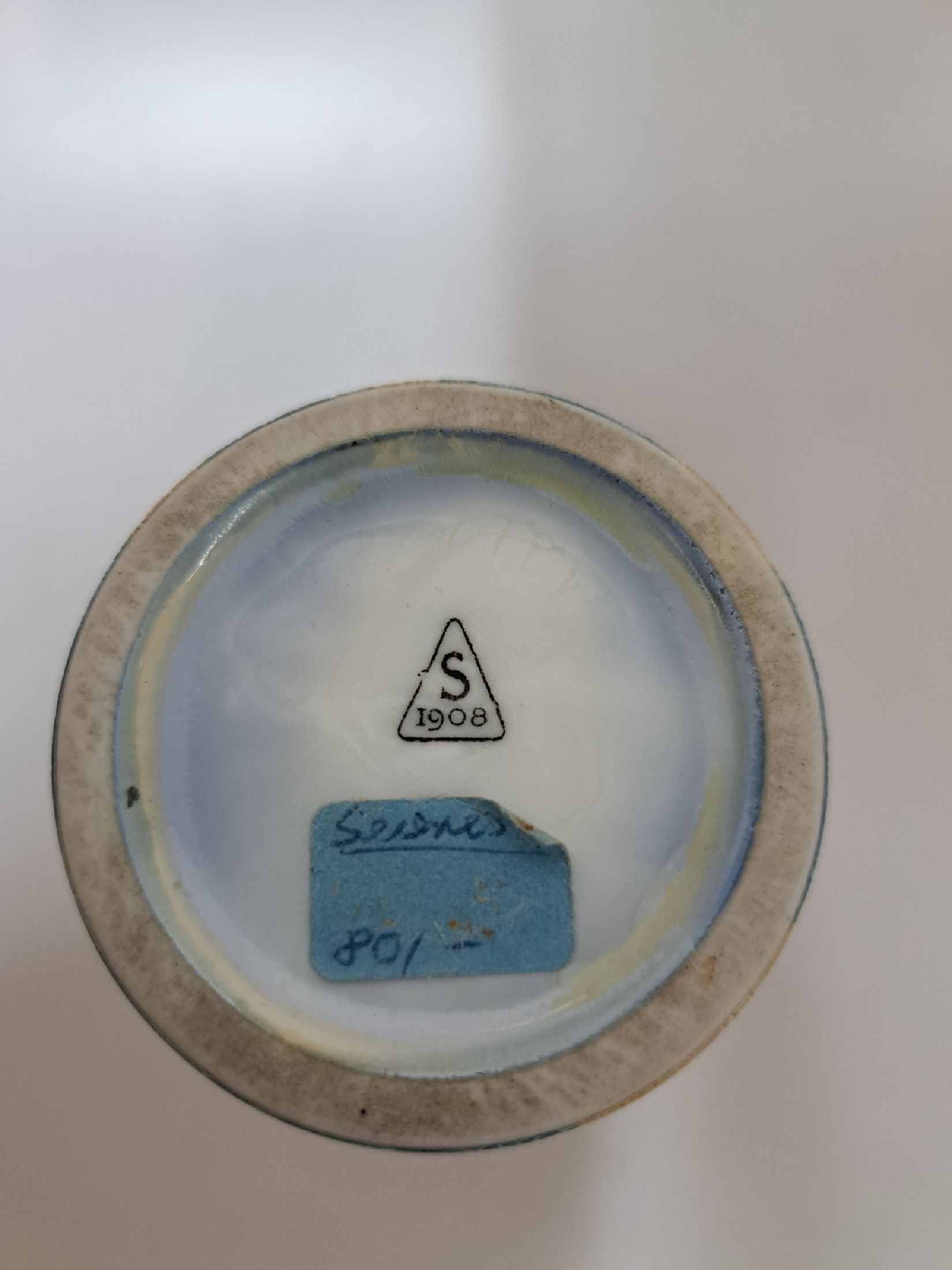 Detail b: Drei Jugendstilvasen, 1. Sevres 1908, beigefarbene und blaue Laufglasur,am Boden bez. Sevres 1908, H. ca- 22 cm, 2. Vase mit Seerosenmotiv, ...