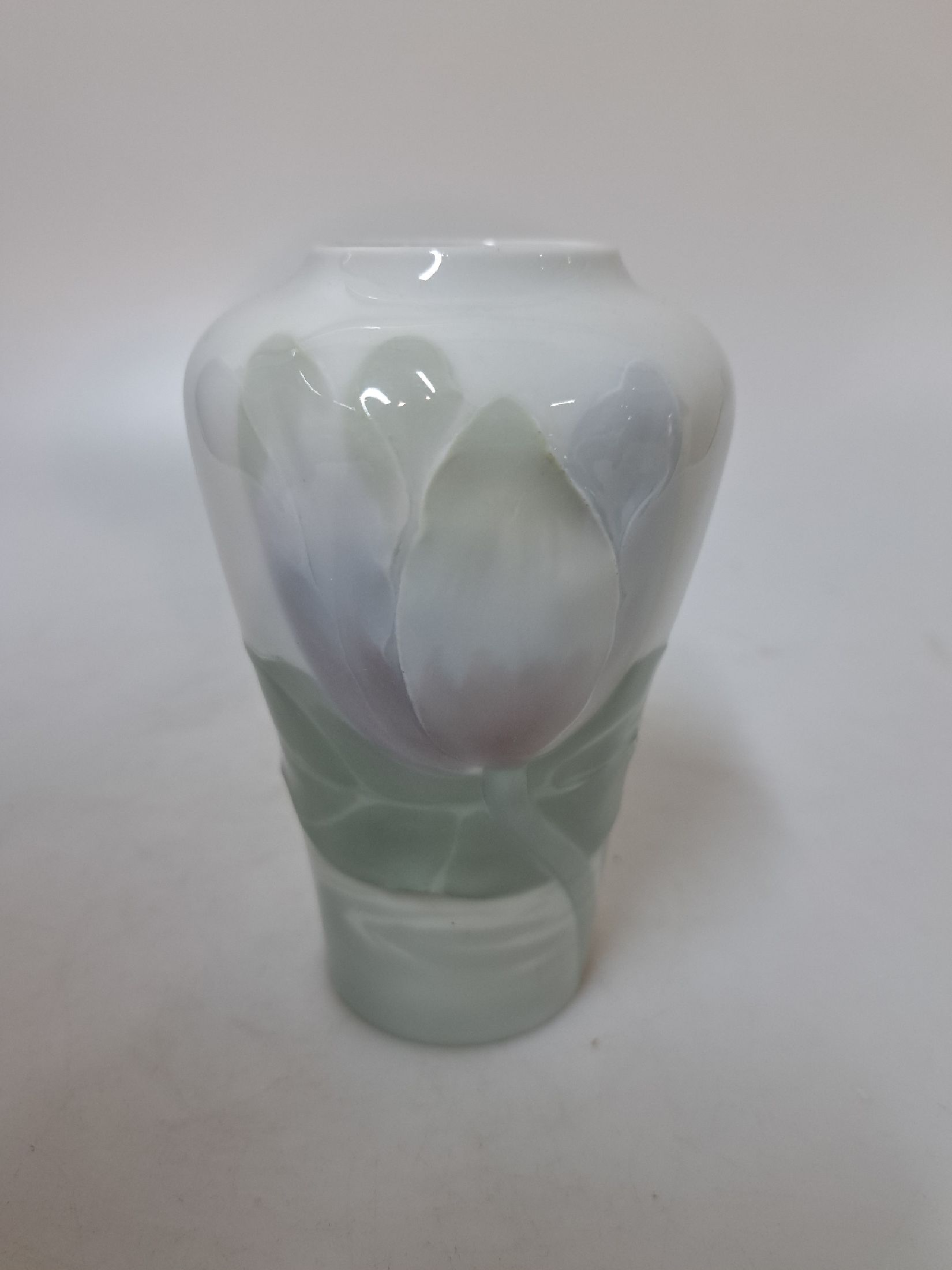 Detail d: Drei Jugendstilvasen, 1. Sevres 1908, beigefarbene und blaue Laufglasur,am Boden bez. Sevres 1908, H. ca- 22 cm, 2. Vase mit Seerosenmotiv, ...