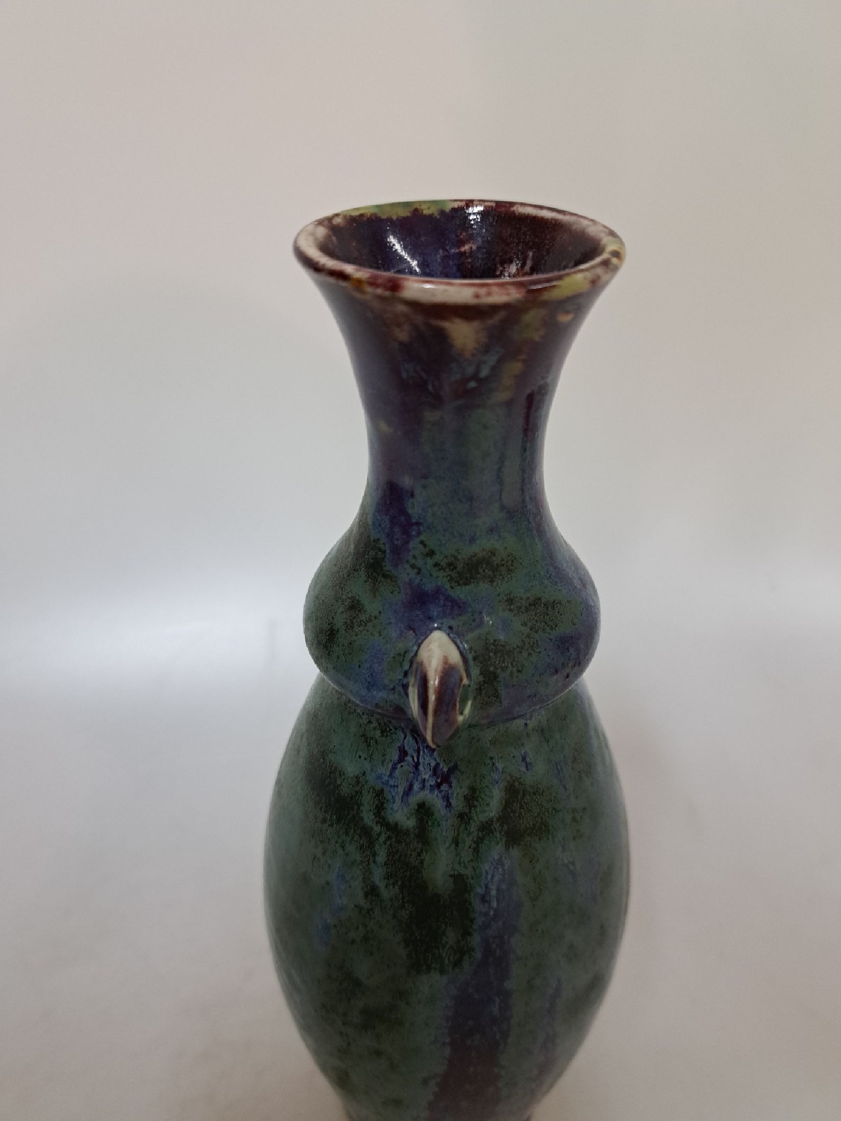 Detail i: Vier Jugendstilvasen, Frankreich, um 1900, 1. Danbac, mit vier Henkeln, grünlich- blaue Laufglasur, H. ca. 24 cm, 2. Vase Auguste Delaherche, ...