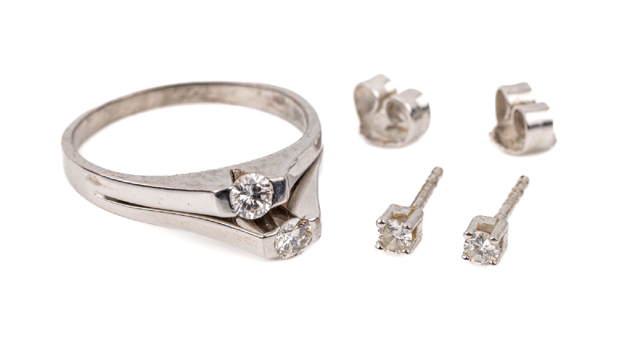 14 kt Gold Konvolut Brillantschmuck, 1 x Ring, WG 585/000, 2 Brillanten zus. ca. 0.24 ct Weiß/si, RW 52; Paar Ohrstecker, WG 585/ 000, 2 Brill. ...