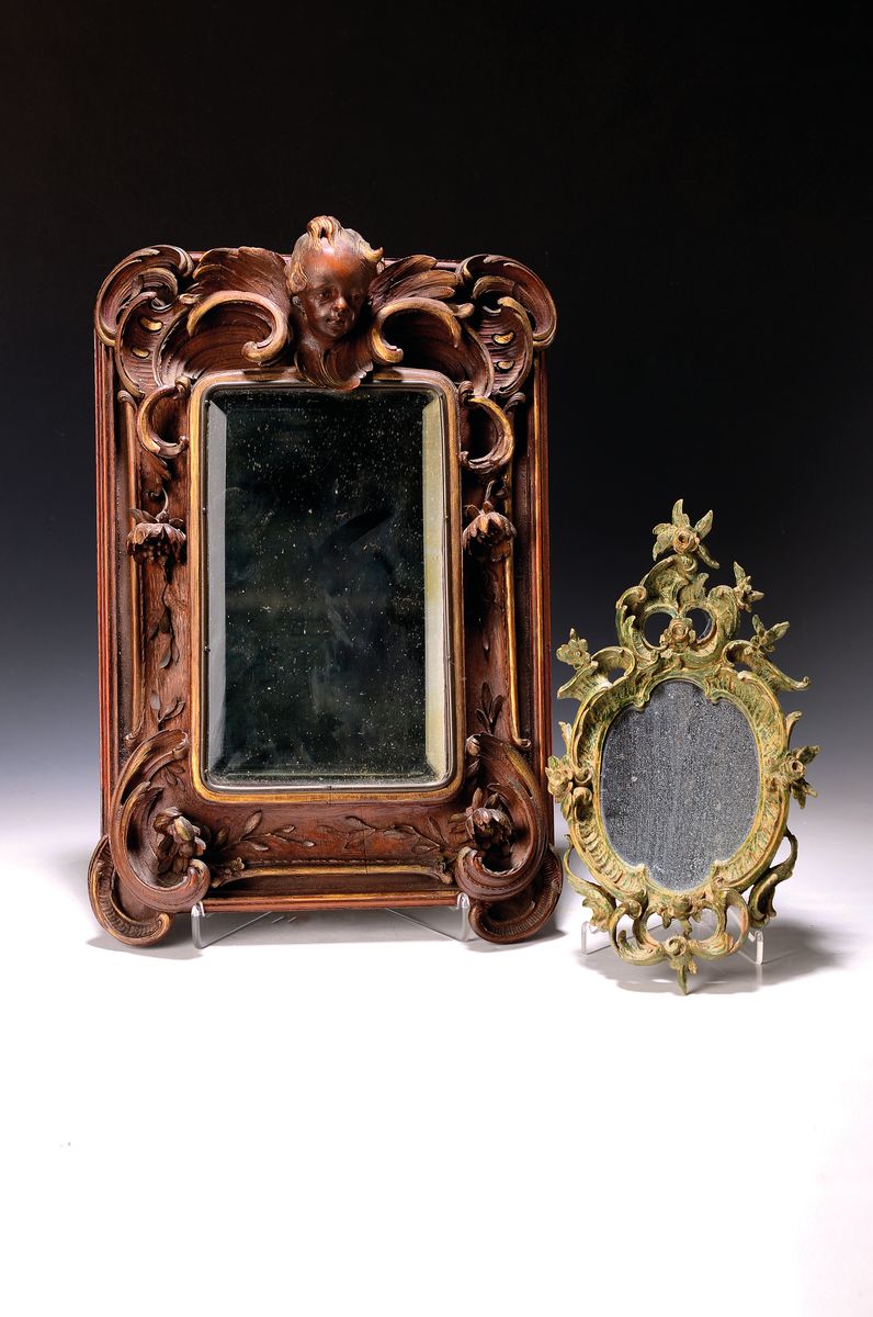 Zwei Spiegel, 18. Jh. und um 1900, ein kleines Barockrähmchen, beschnitztes Lindenholz, mit Rosen- und Blumendekor, Spiegelglas ergänzt und z.T. ...