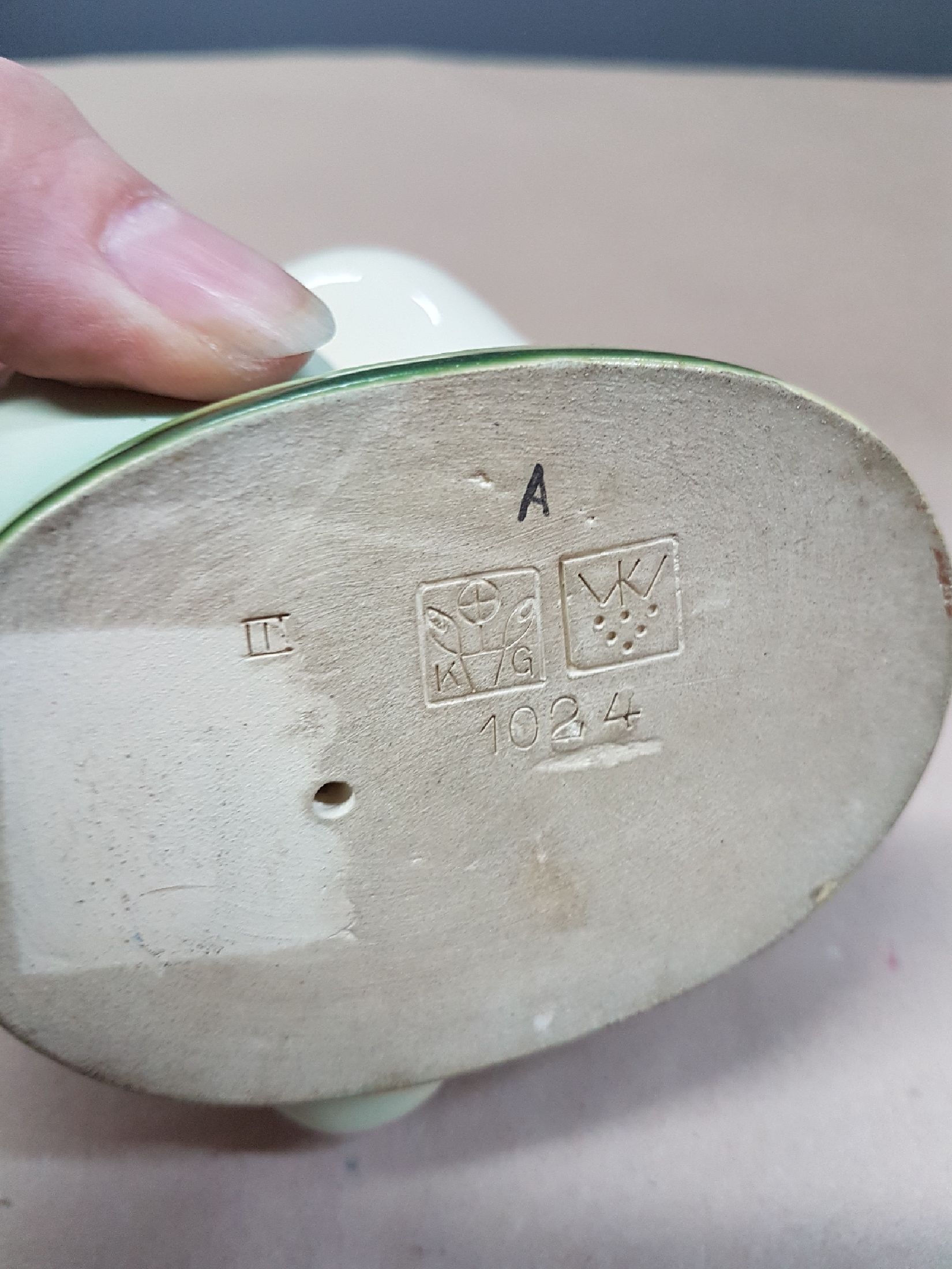 Detail f: Tierplastik, Vereinigte Wiener und Gmundner Keramik und Tonwarenfabrik, 1911-1916, Keramik, farbig glasiert, Paar Entenküken, Modell-Nr. 1024, H. 10 ...