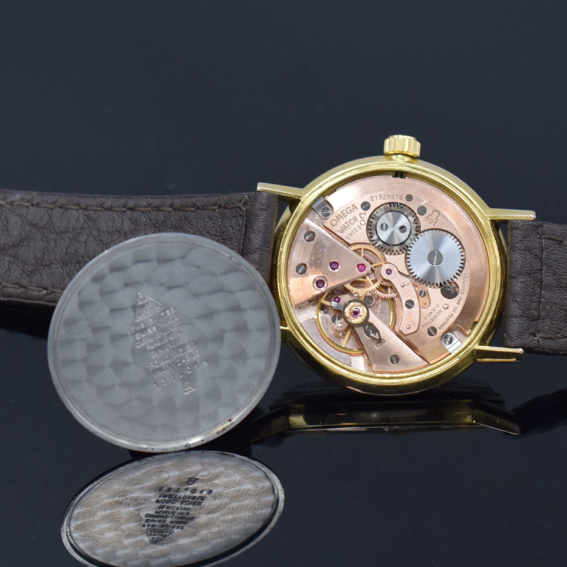 Detail d: OMEGA vergoldete Armbanduhr, Schweiz um 1965, Handaufzug, Ref. 131.019, Stahlboden aufgedr., silb. Zifferbl. m. gold. Std.-Ind. u. gold. Zeiger, ...