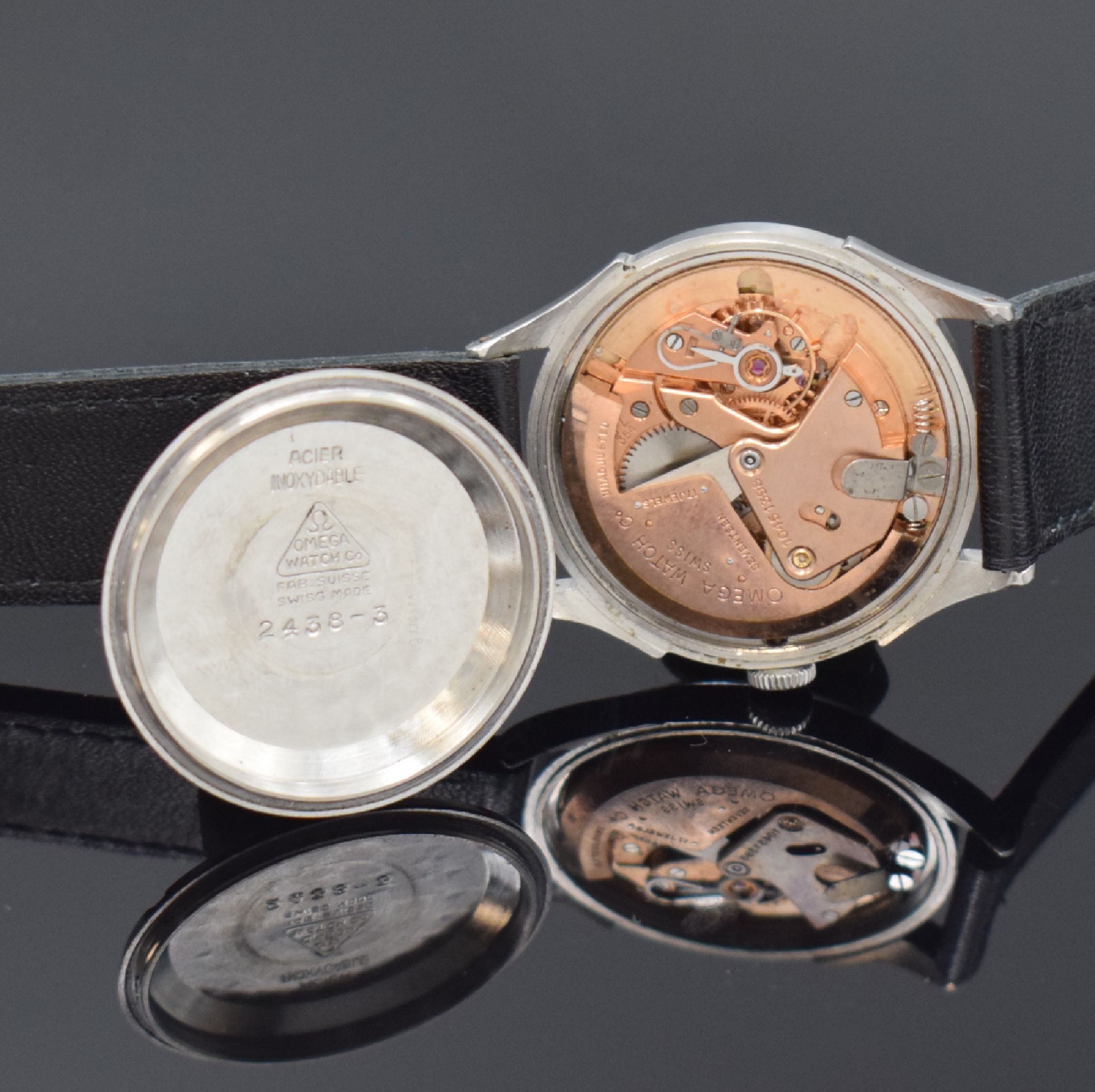 Detail d: OMEGA Seamaster Herrenarmbanduhr in Stahl Referenz 2438-3, Schweiz um 1947, Hammerautomatik, Boden verschr., silb. Zifferbl. pat., gold. Std.-Ind. u. ...