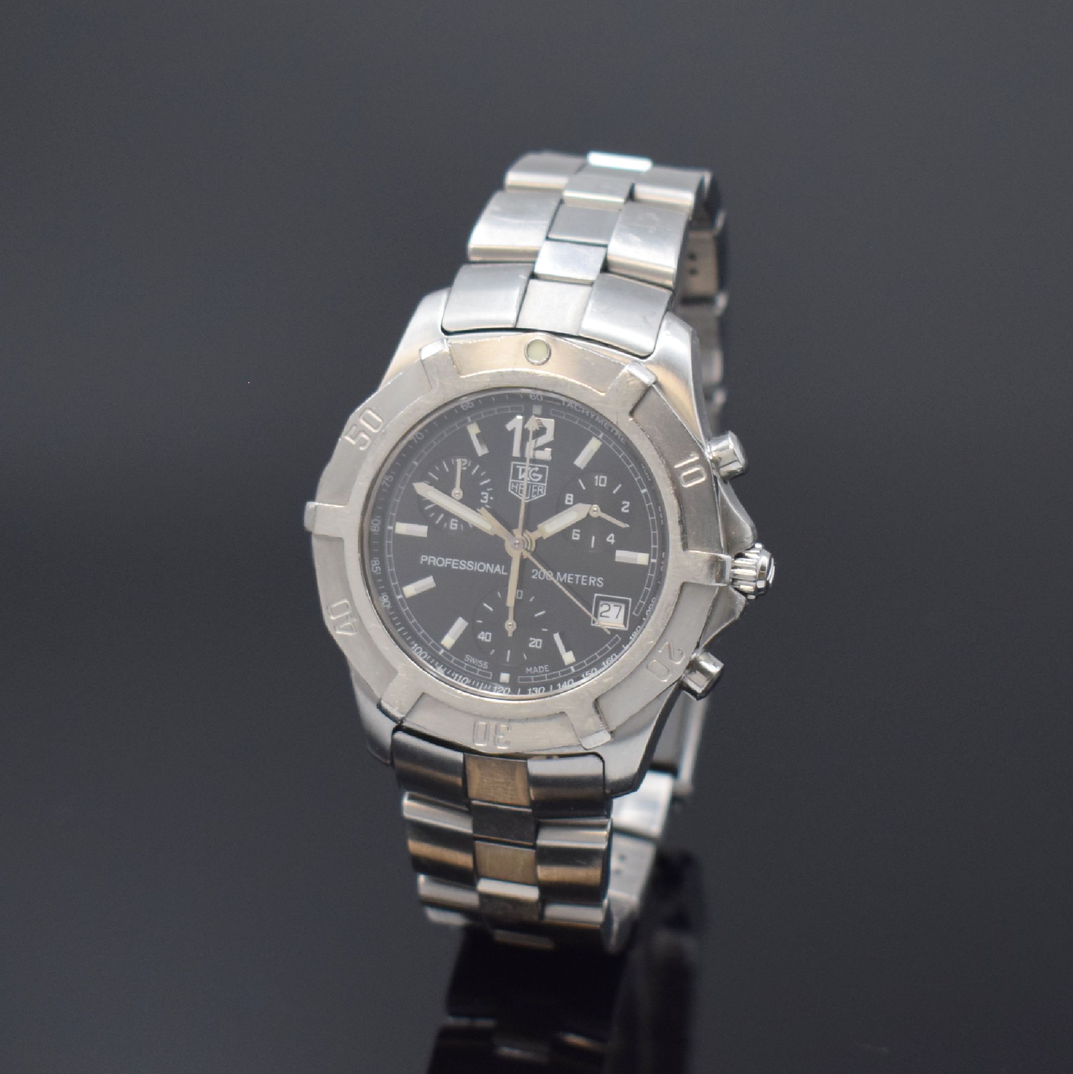 TAG HEUER Professional 2000 Herrenchronograph in Stahl Referenz CN1110, Schweiz verk. lt. beil. Pap. 08/2000, quartz, Boden u. Krone verschr., orig. ...