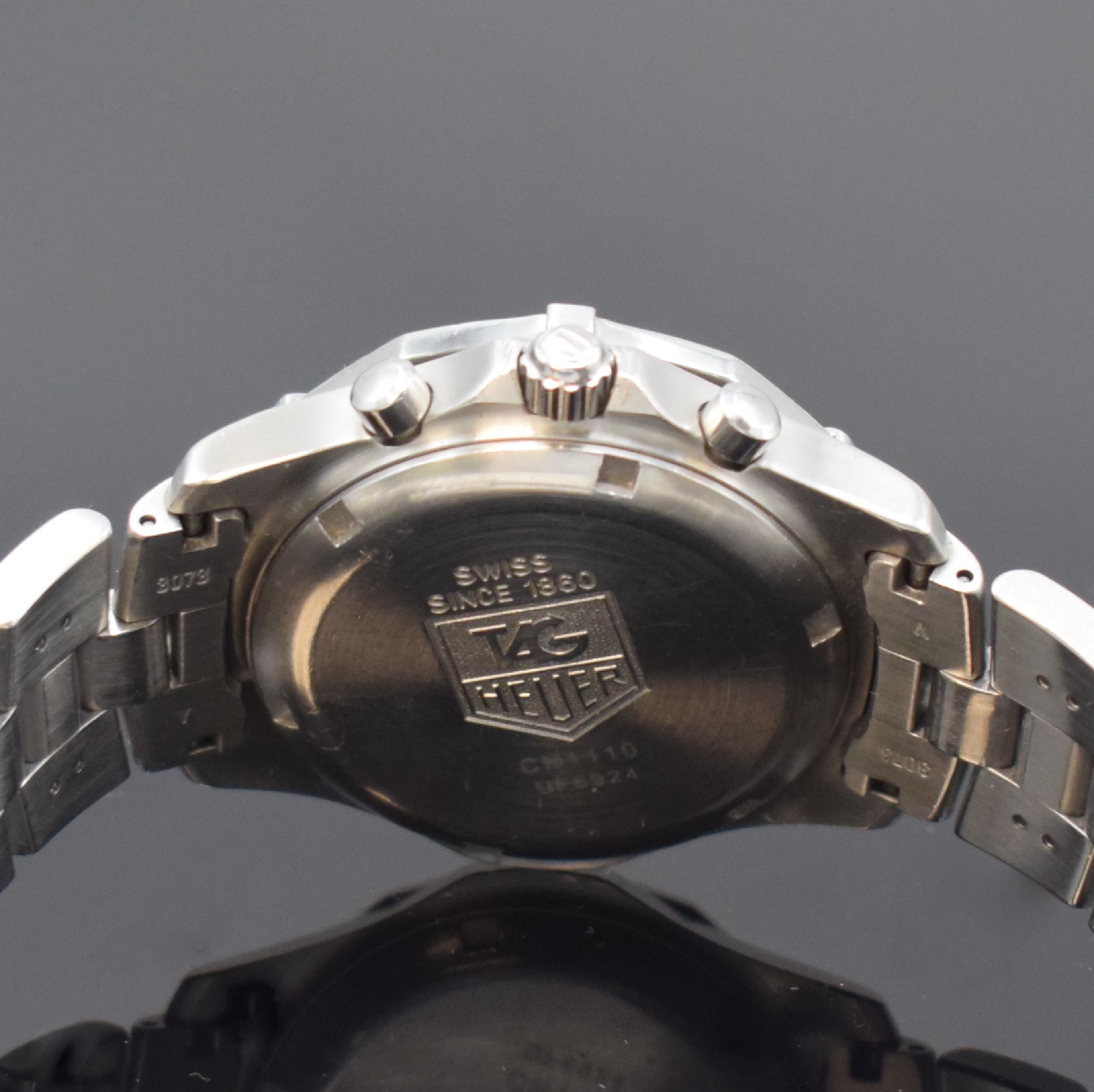 Detail d: TAG HEUER Professional 2000 Herrenchronograph in Stahl Referenz CN1110, Schweiz verk. lt. beil. Pap. 08/2000, quartz, Boden u. Krone verschr., orig. ...