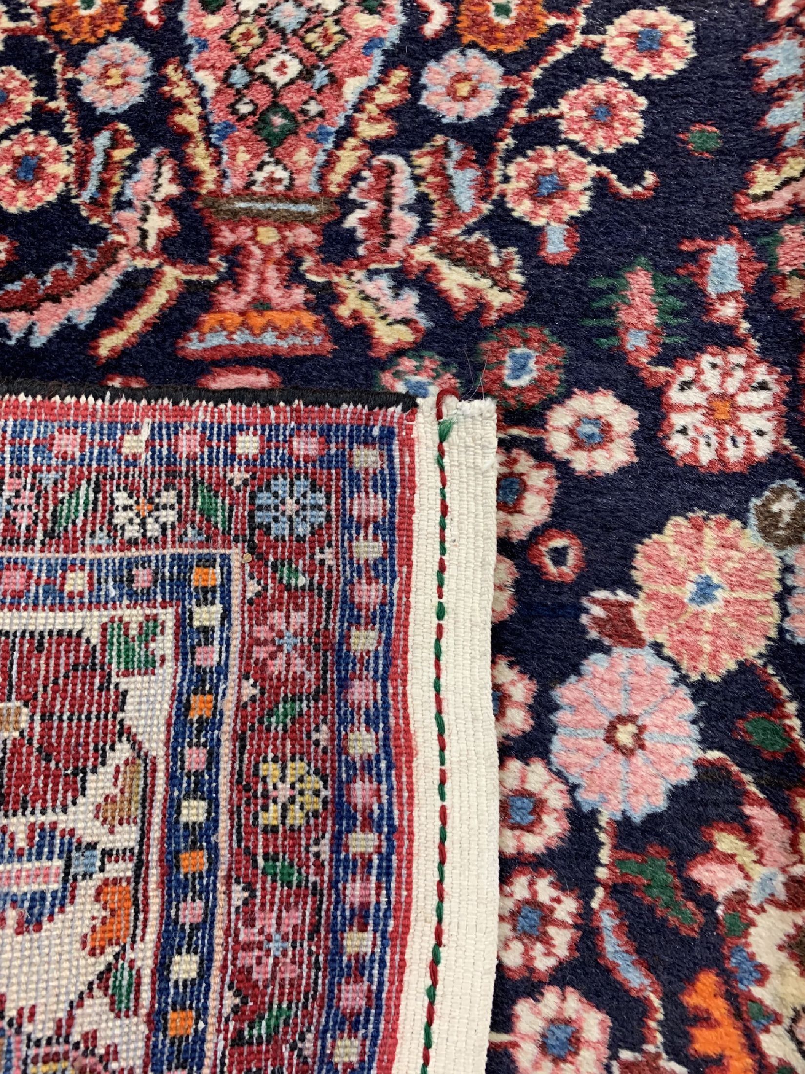 Detail d: Sarogh alt, Persien, um 1950, Wolle auf Baumwolle, ca. 205 x 130 cm, leicht verblaßt, EHZ: 2