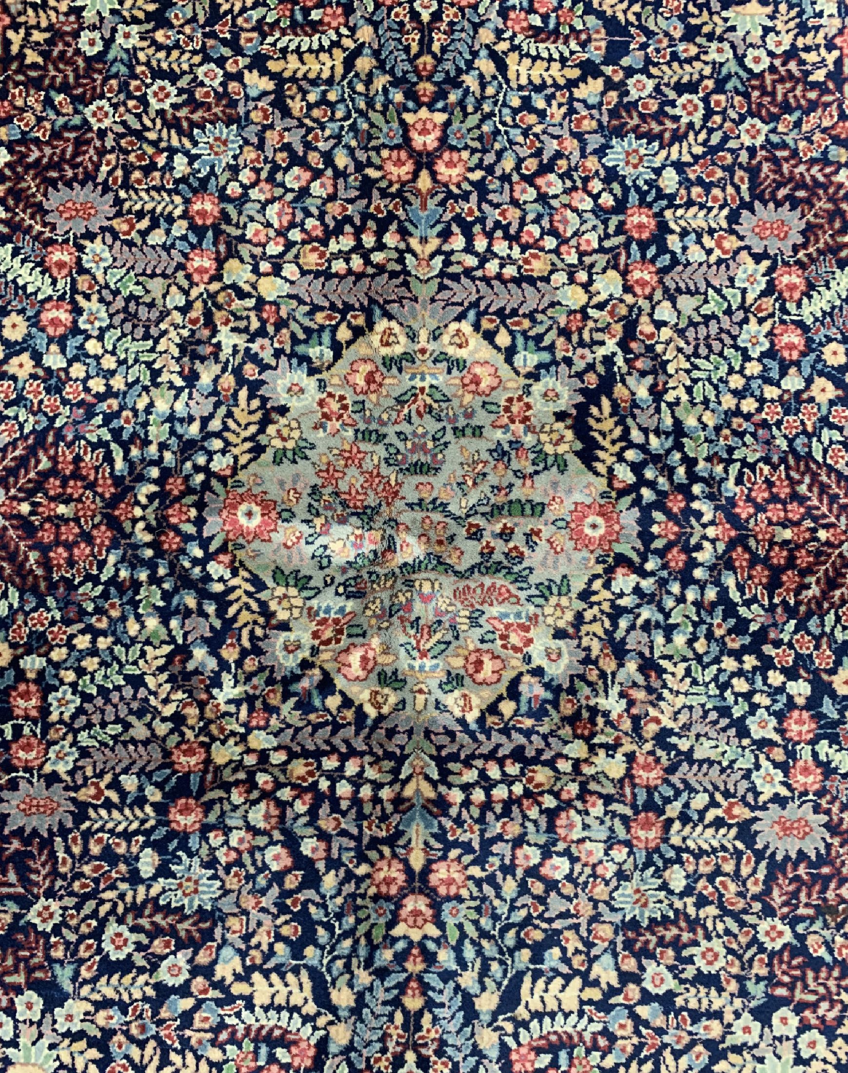 Detail b: Kerman Kork, China, ca. 40 Jahre, Korkwolleauf Baumwolle, ca. 200 x 140 cm, EHZ: 1-2