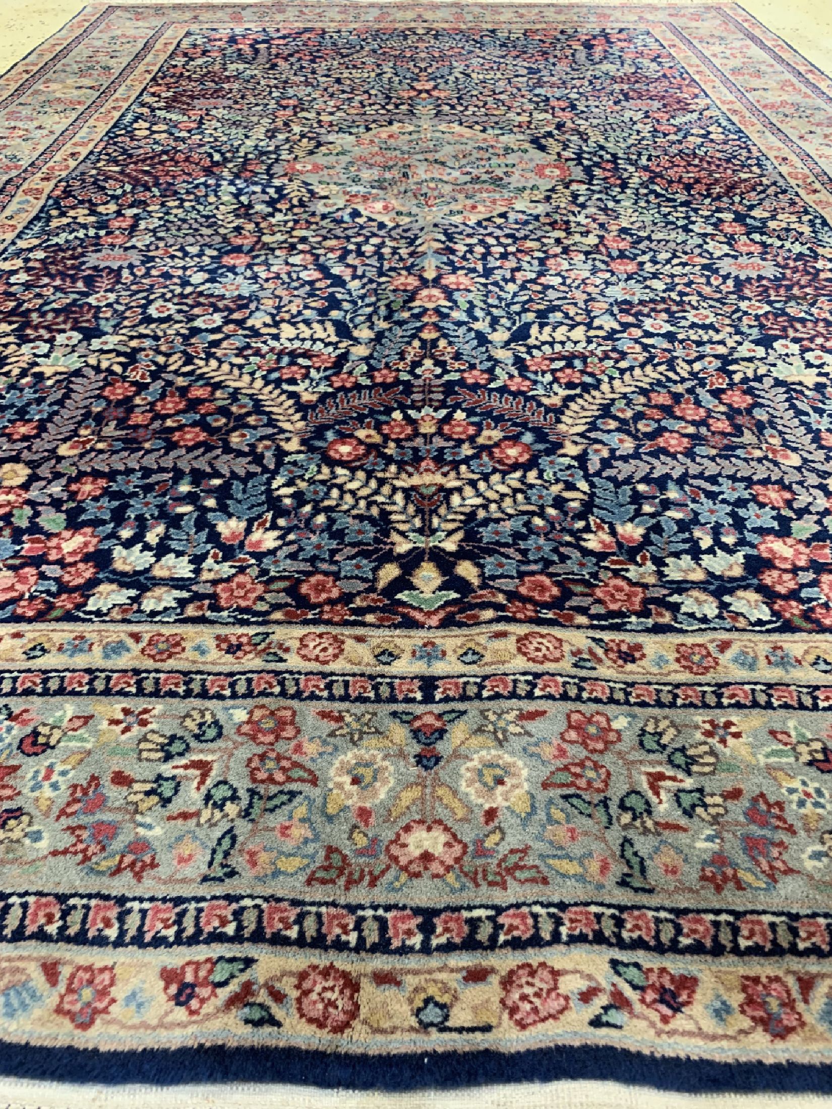 Detail c: Kerman Kork, China, ca. 40 Jahre, Korkwolleauf Baumwolle, ca. 200 x 140 cm, EHZ: 1-2