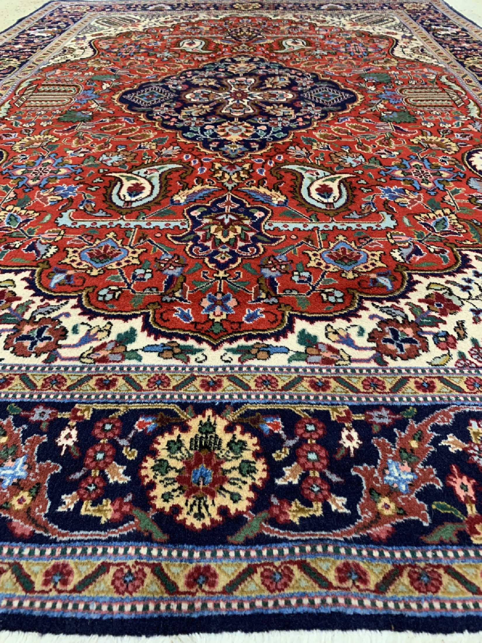 Detail b: Täbriz alt, Persien, um 1960, Wolle auf Baumwolle, ca. 199 x 143 cm, gereinigt, EHZ: 1-2