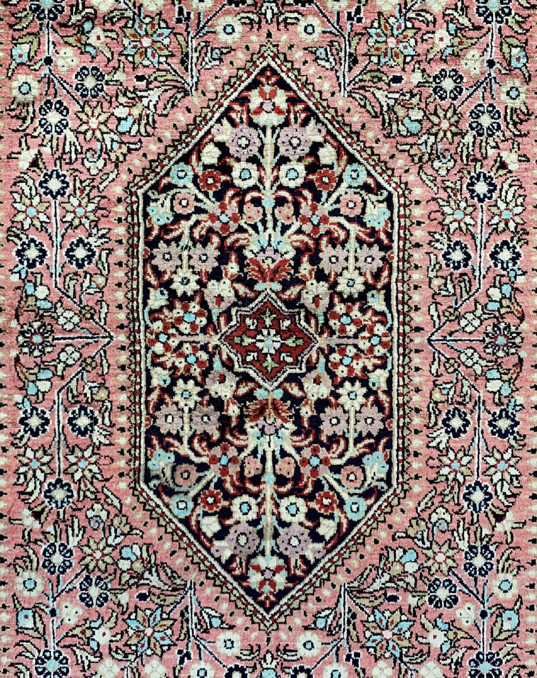 Detail c: Ghom Seide, Persien, um 1960, reine Naturseide, ca. 165 x 108 cm, EHZ: 1-2
