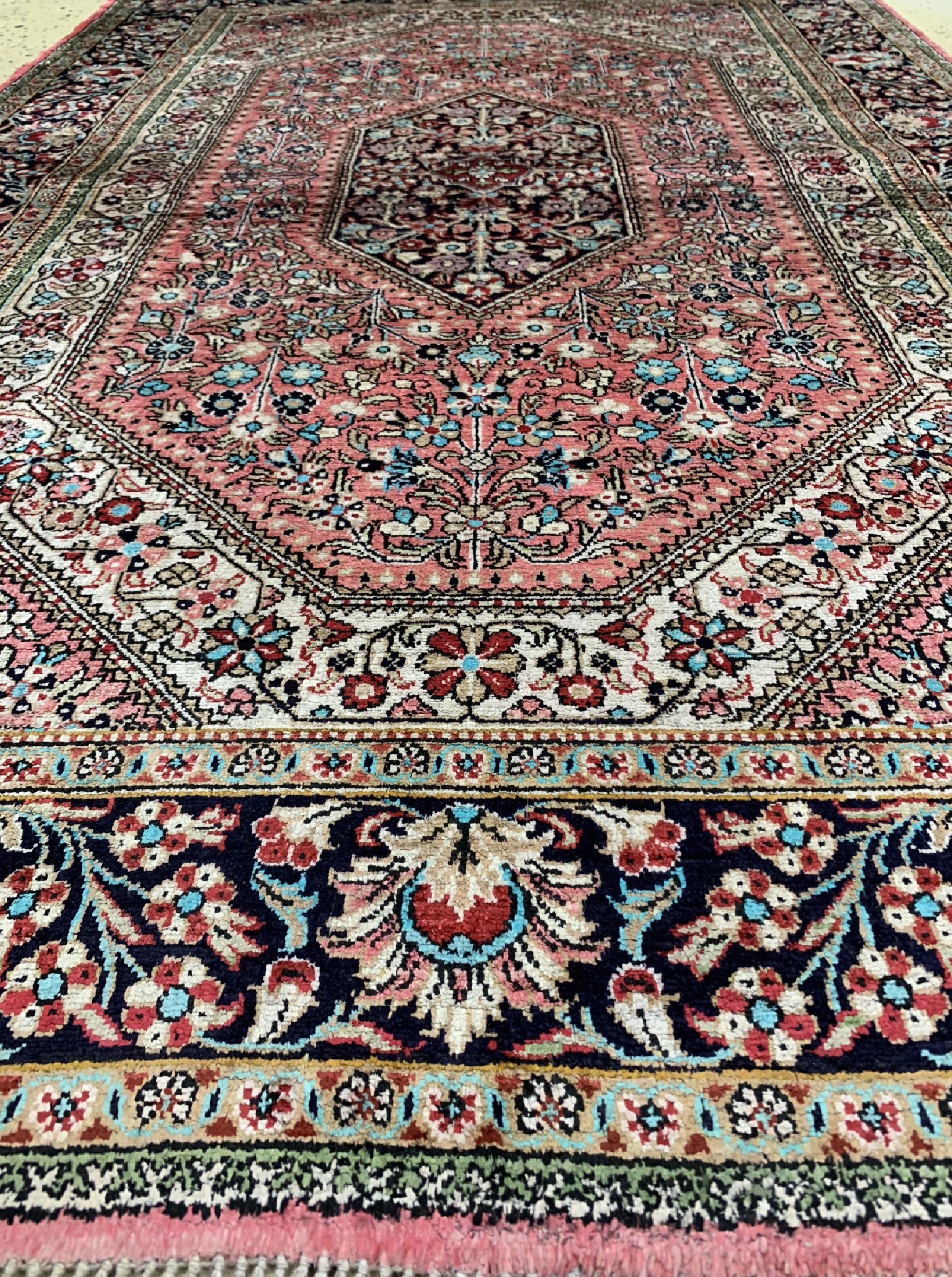 Detail d: Ghom Seide, Persien, um 1960, reine Naturseide, ca. 165 x 108 cm, EHZ: 1-2