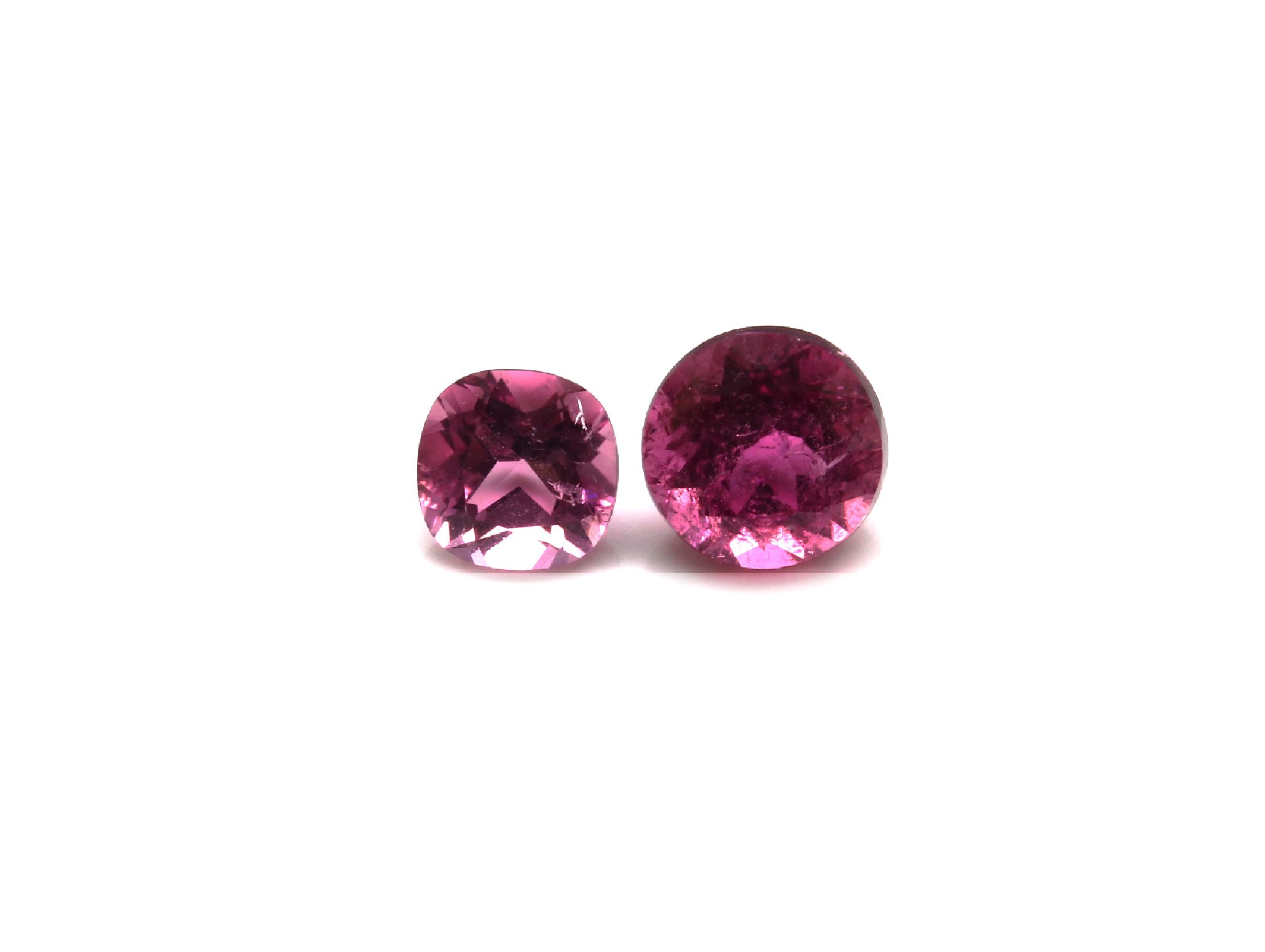 Lot lose Turmaline, zus. ca. 22.37 ct, rund- und ovalfacett., in versch. Größen, überwiegend Rubelite