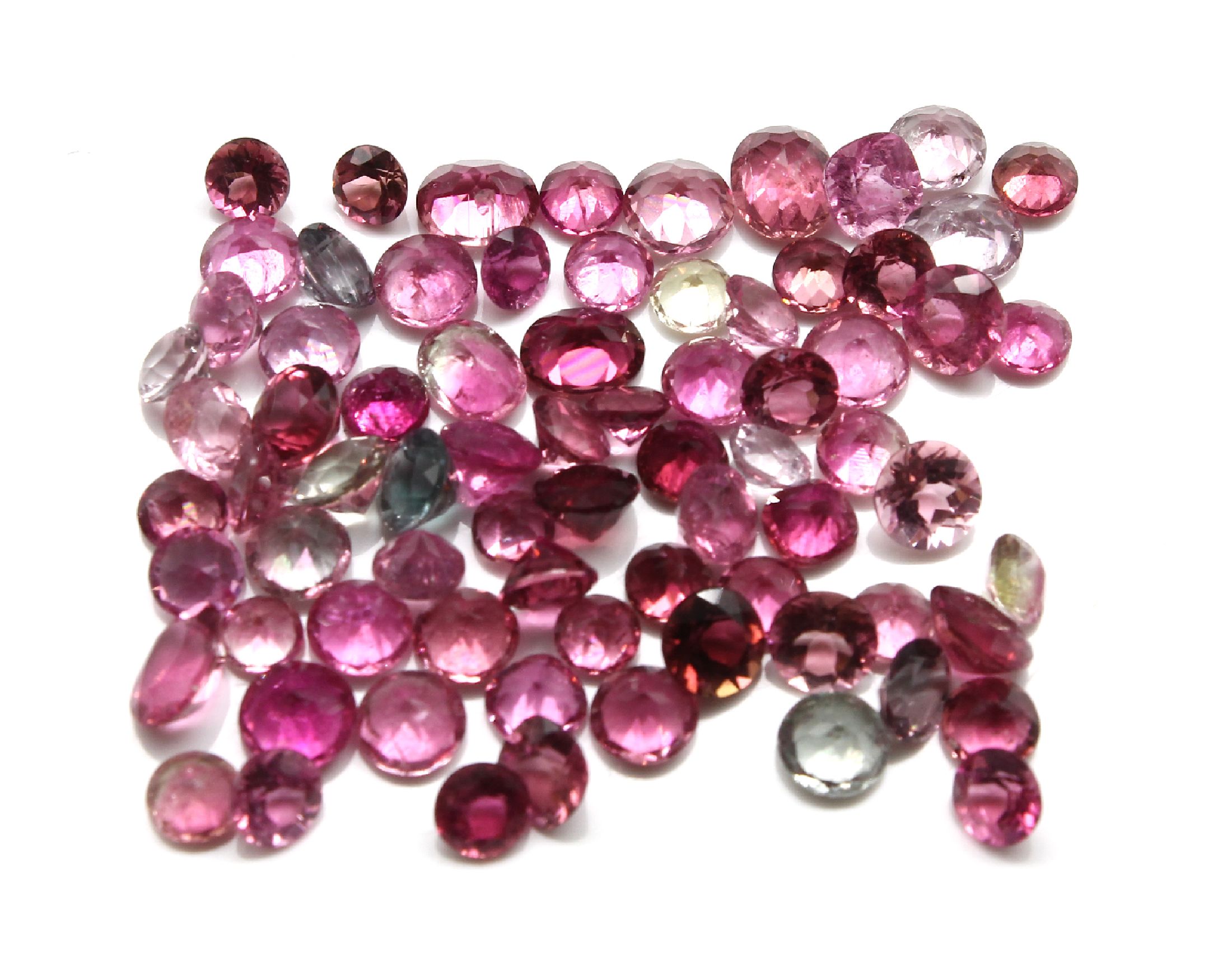 Detail b: Lot lose Turmaline, zus. ca. 22.37 ct, rund- und ovalfacett., in versch. Größen, überwiegend Rubelite