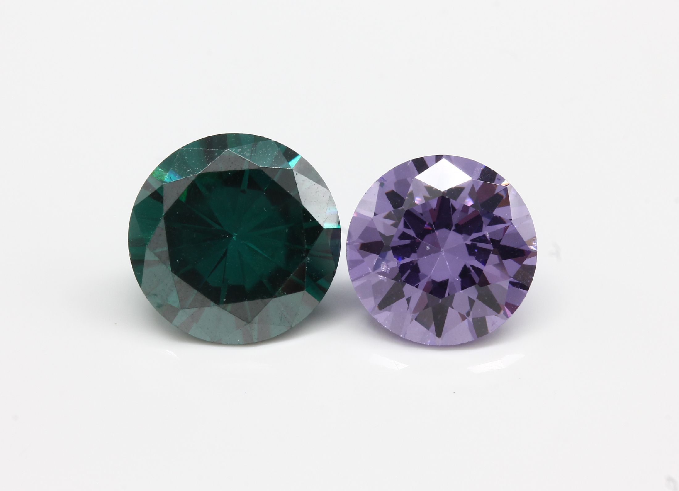 Detail a: Lot 9 lose Moissanite, ca. 47.92 ct, rundfacett. in versch. Größen und Farben