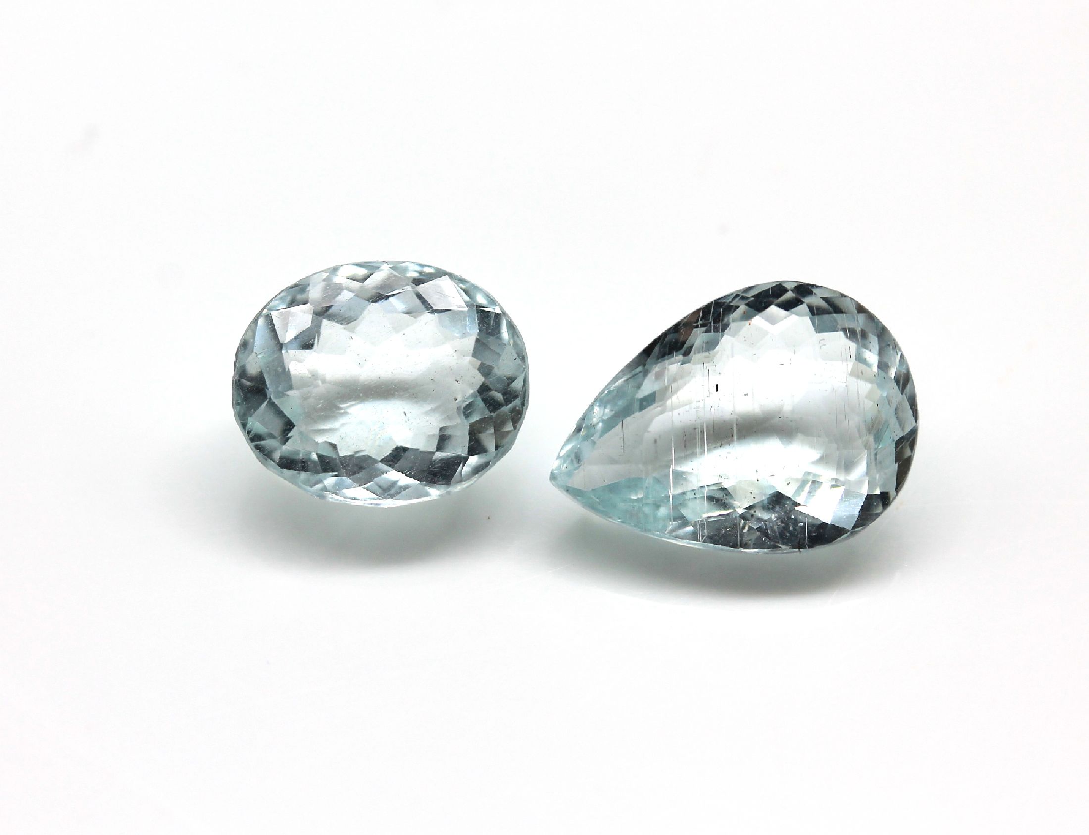 Lot 6 lose Aquamarine, ca. 24.3 ct, facett.Tropfen und ovalfacett.