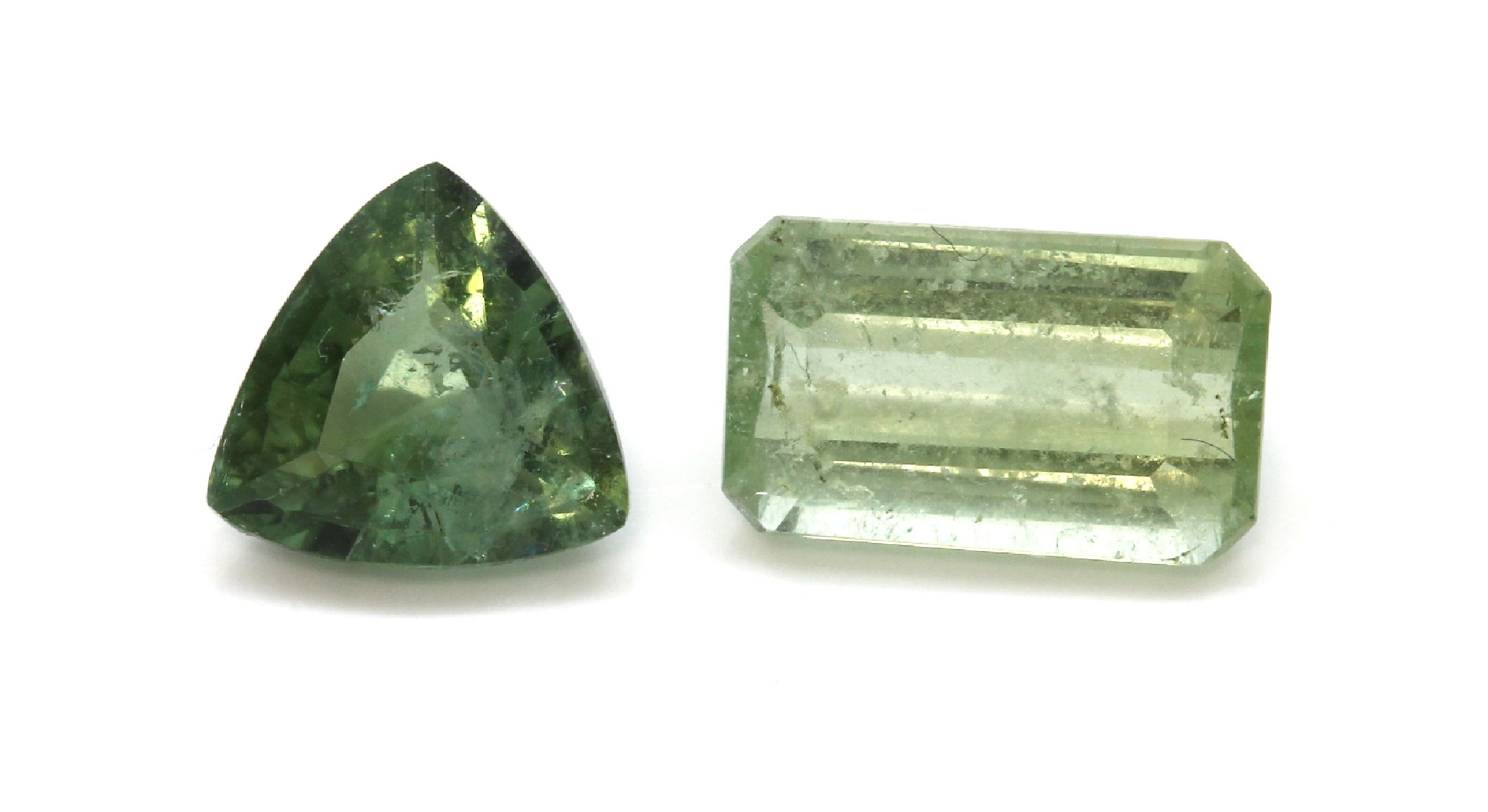 Detail a: Konvolut 4 Turmaline: 1 x ca. 6.72 ct, rechteckiger Kissenschliff, ca. 12.26 x 9.62 x 6.98 mm, bluish green; 1 x ca. 4.01 ct, facett. Triangel, ca. ...
