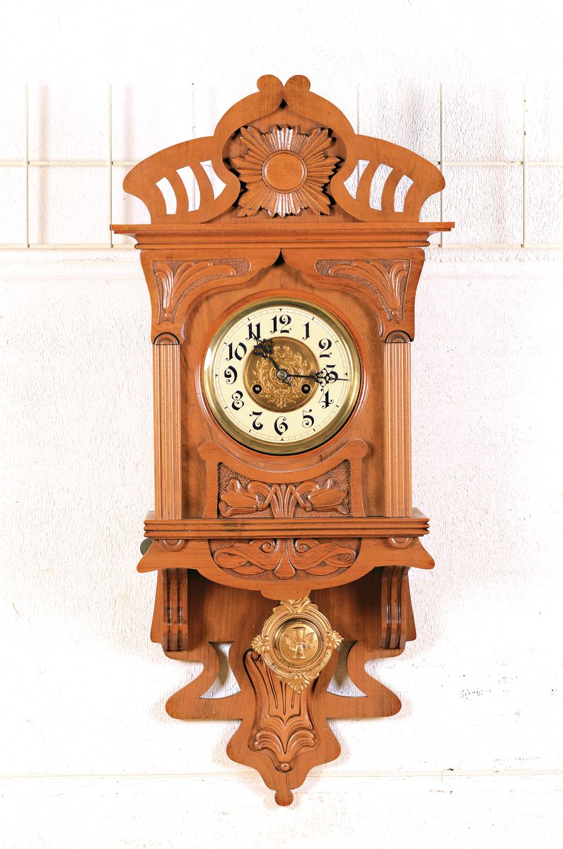sog. Freischwinger, mit Viertelstundenschlag, Jugendstil, Junghans um 1910, elegantes Holzgehäuse mit Jugendstilornamentik, poliert, orig. Aufsatz ...