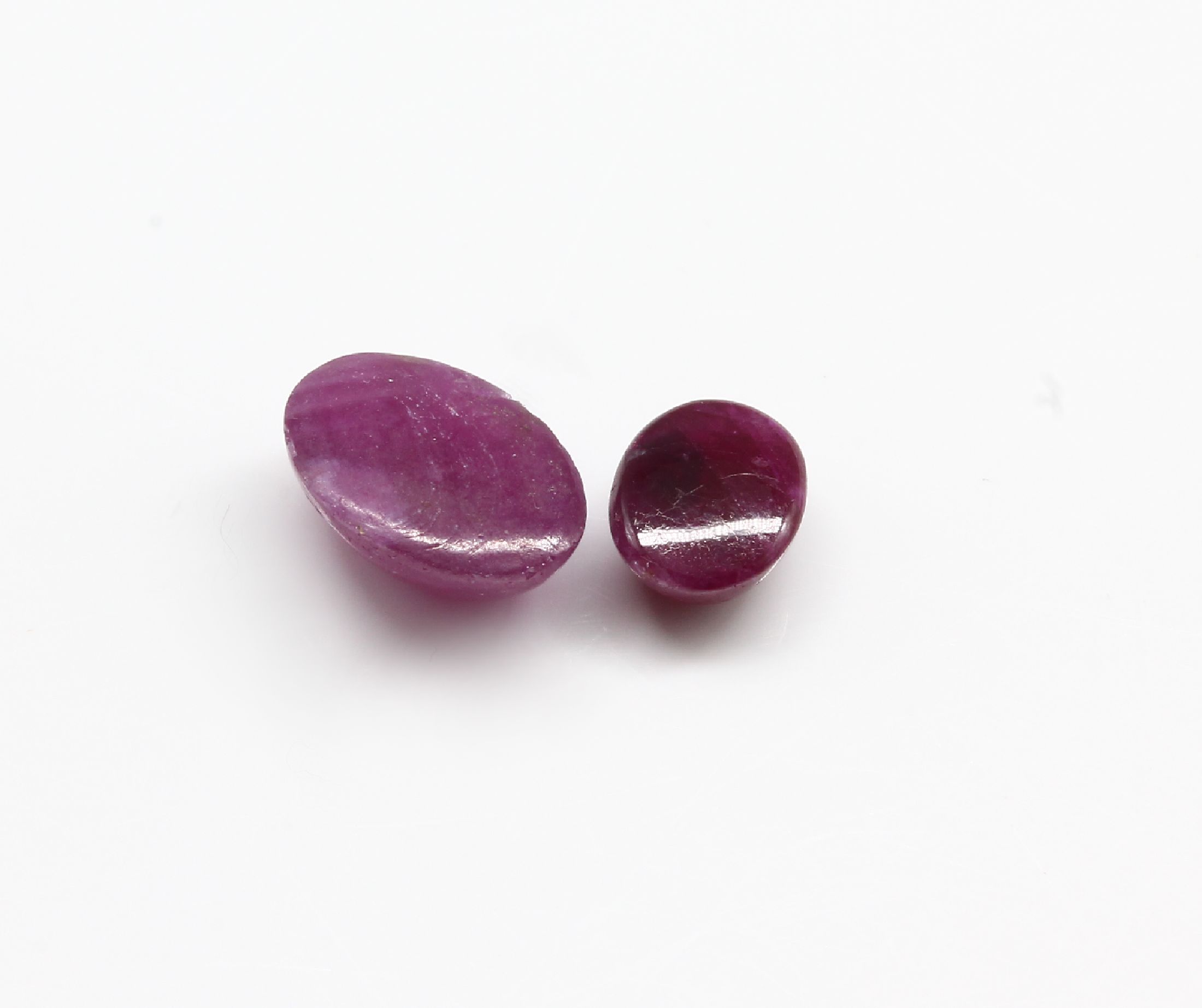 Detail a: Lot lose Rubine, ca. 51.2 ct, Cabochons in versch. Größen, Ausfassware