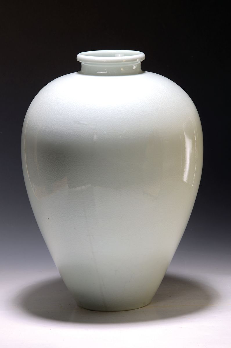 Große Seladonvase, KPM Berlin, um 1942-57, seladonfarben mit Krakelee, Porzellan, Entwurf von Trude Petri, H. ca. 41 cm