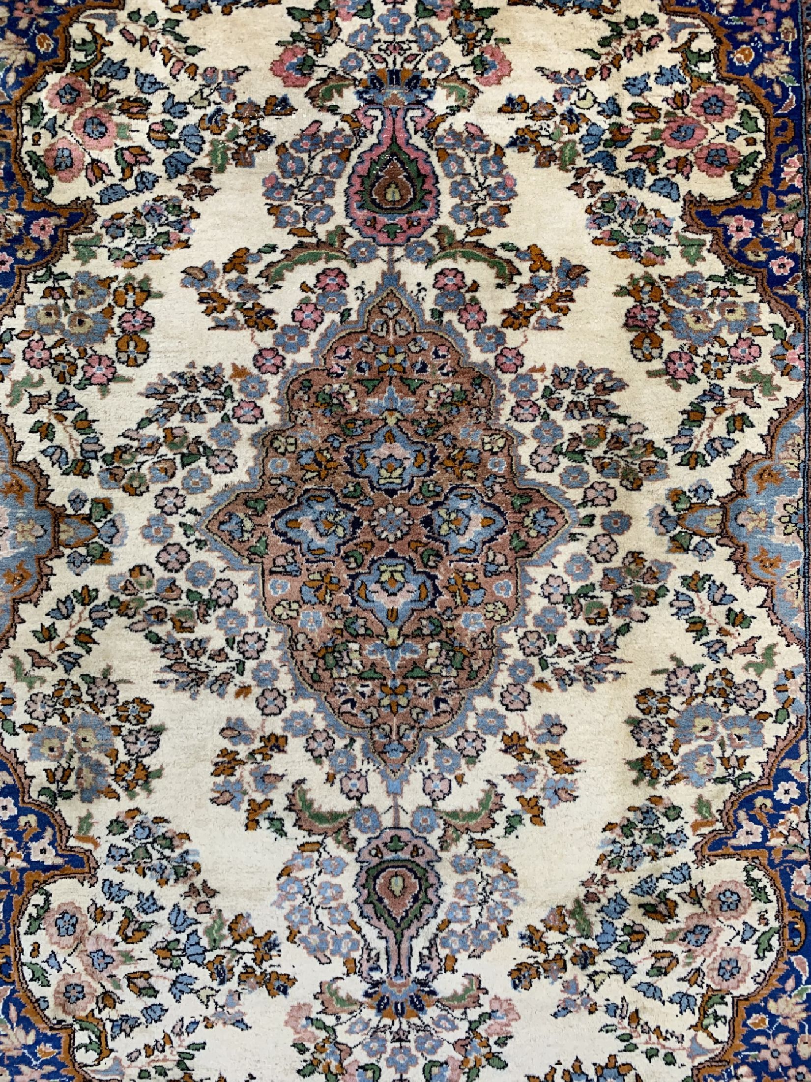 Detail c: Lahor fein, Pakistan, ca. 40 Jahre, Wolle auf Baumwolle, ca. 264 x 180 cm, gereinigt, EHZ: 1-2