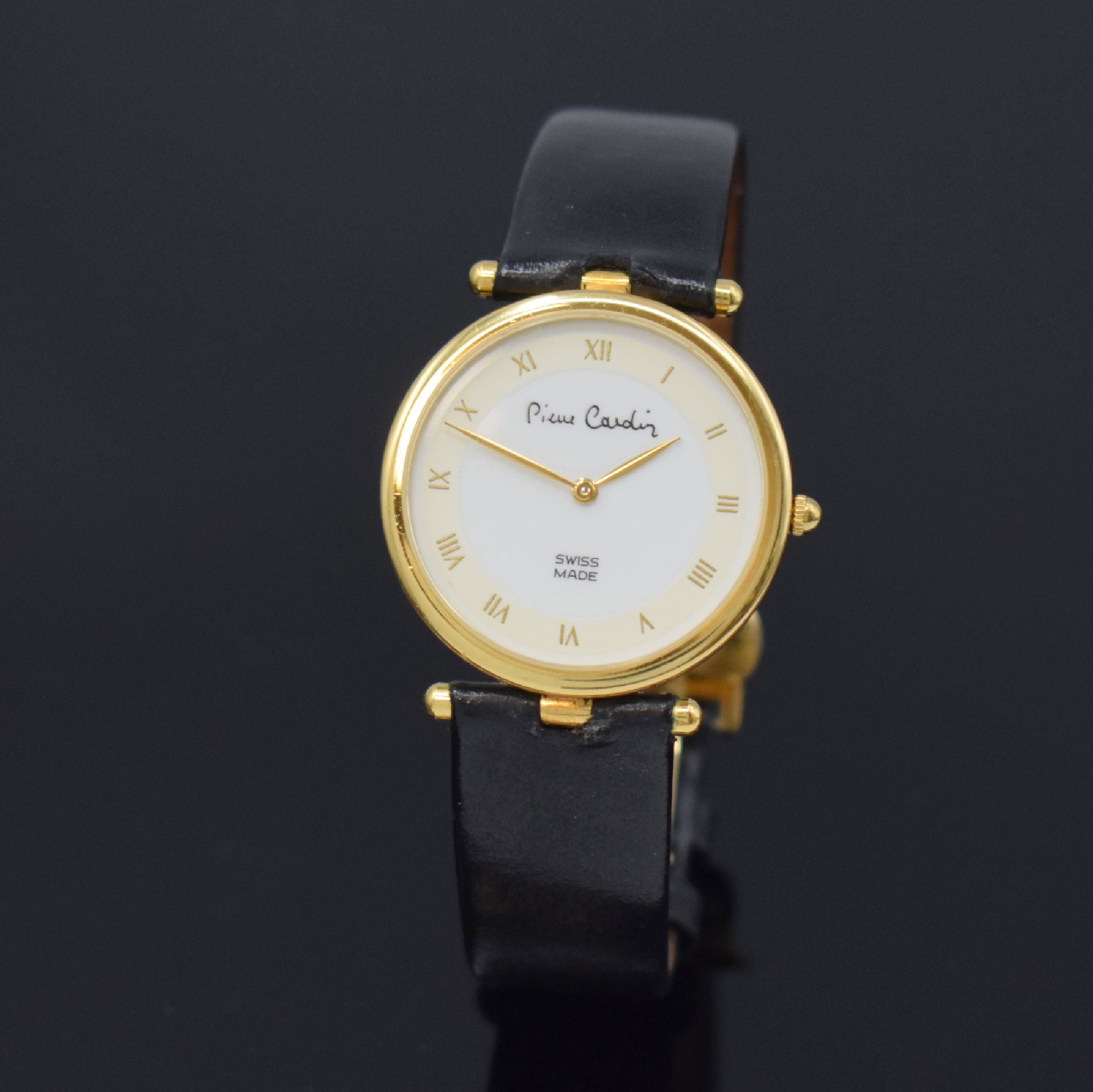 PIERRE CARDIN Armbanduhr in GG 750/000, Schweiz um 1990, quarz, 2-teil. Gehäuse, Boden aufgedr., 2-farb. Zifferbl. m. röm. Zahlen, gold. Zeiger, D. ...
