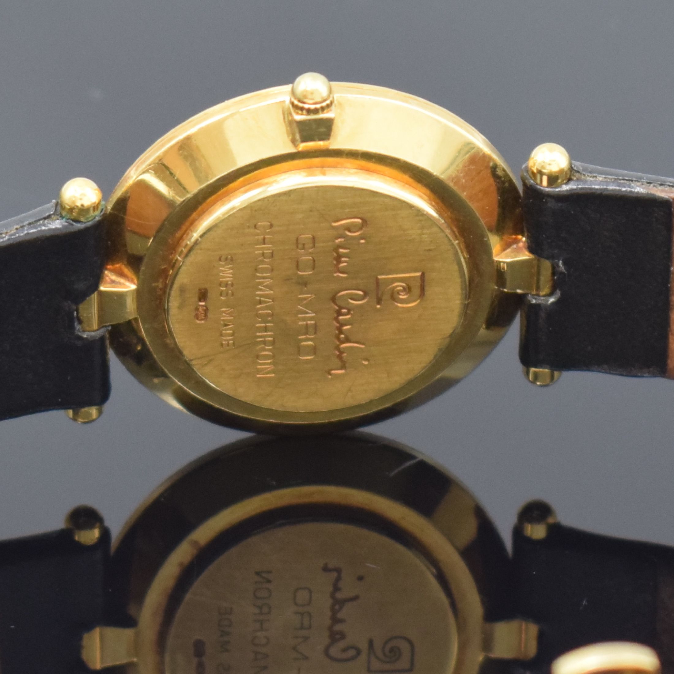 Detail e: PIERRE CARDIN Armbanduhr in GG 750/000, Schweiz um 1990, quarz, 2-teil. Gehäuse, Boden aufgedr., 2-farb. Zifferbl. m. röm. Zahlen, gold. Zeiger, D. ...