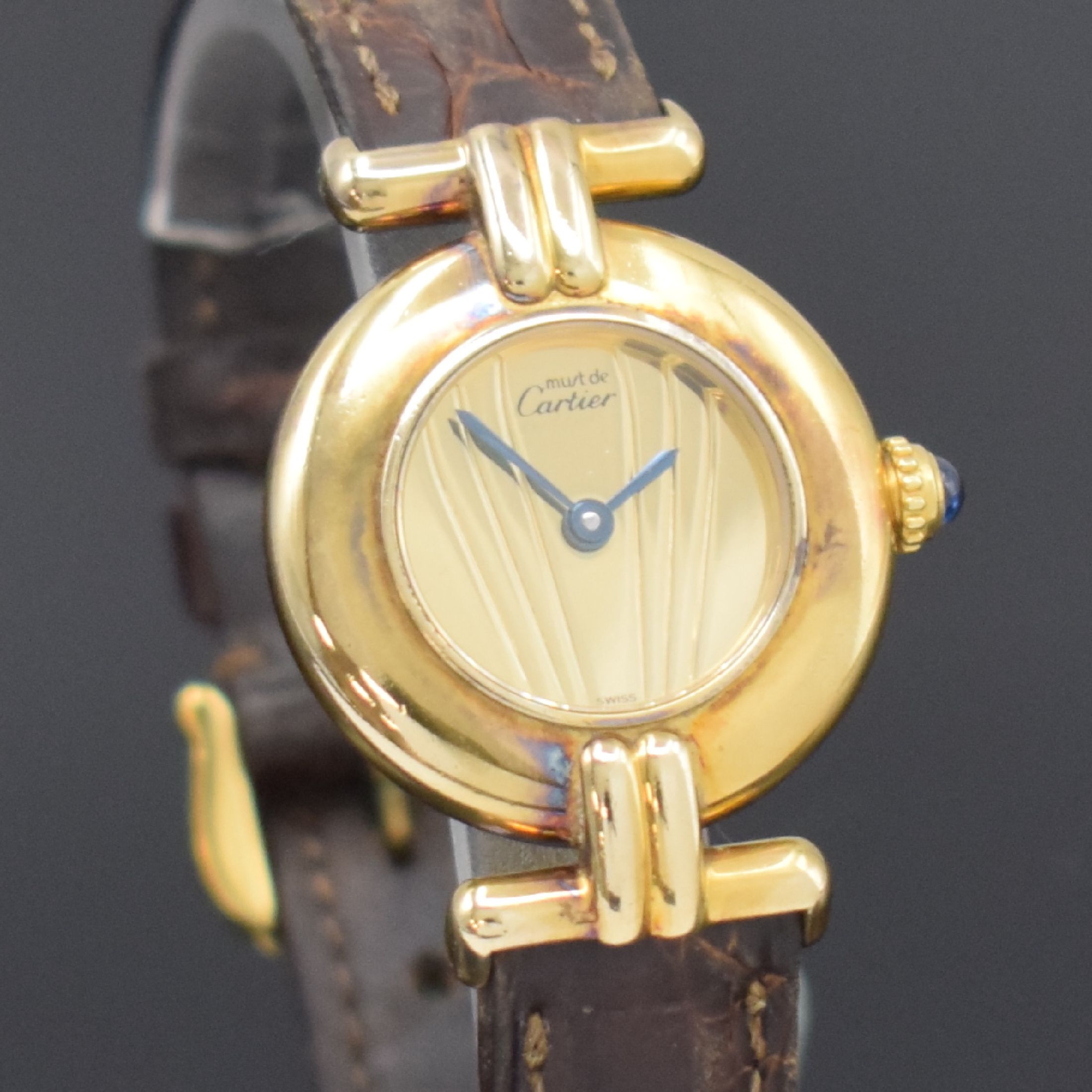 Detail c: CARTIER Damenarmbanduhr Vermeil Referenz 590002, Schweiz um 1990, quarz, 2-teiliges verg. Silbergeh., Boden 2-fach verschr., Schmuckkrone, gold. ...