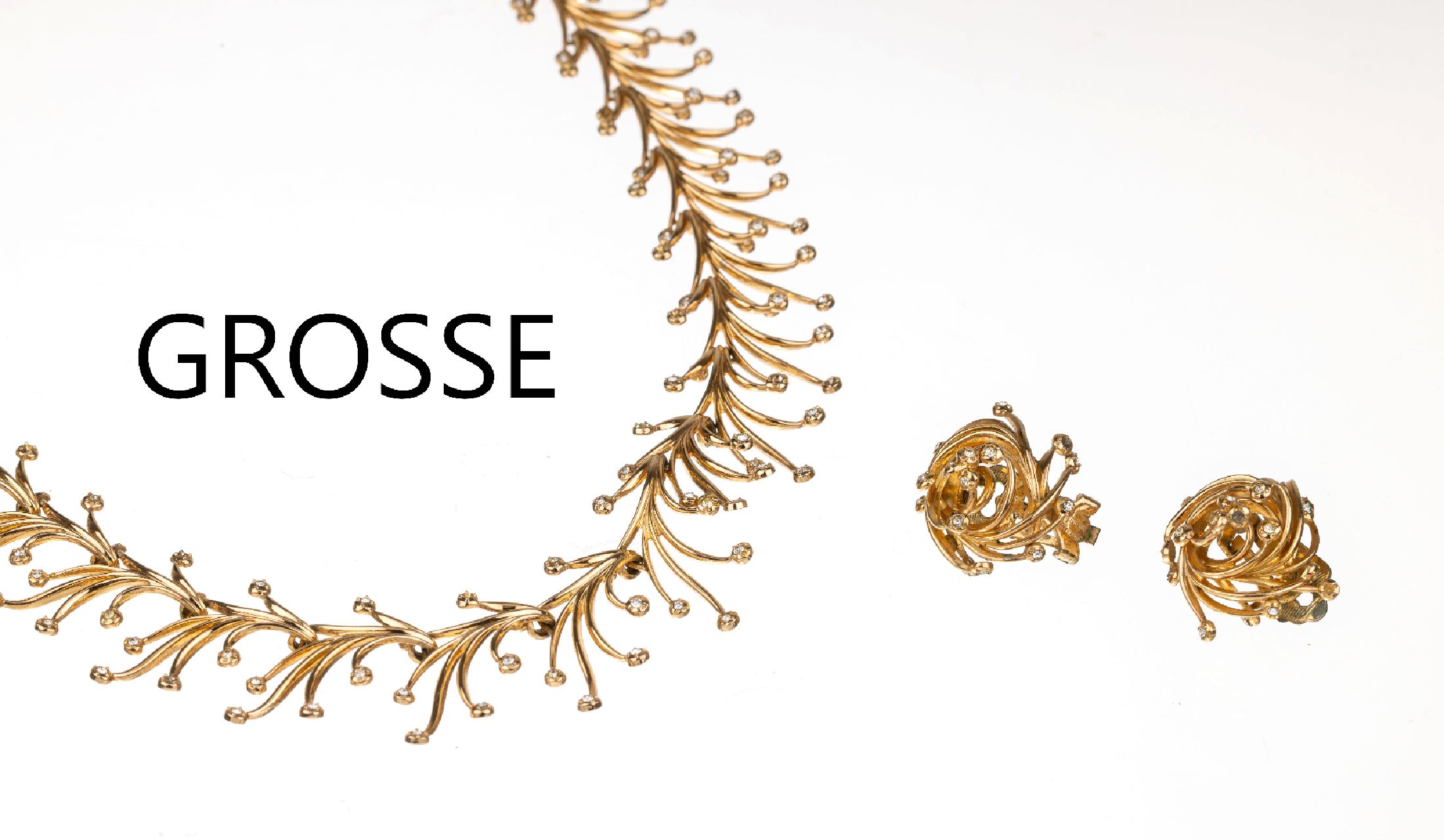 GROSSE Schmuckset, Metall verg., deutsch, abstrakte florale Gestaltung mit farblosen Strasssteinen, best. aus: Collier, L. ca. 41 cm, ...