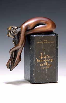 26706571k - Bruno Bruni, born 1935 Gradara/Italy, bronze sculpture, #"Iride#", Ed. 1292/14999, patinated, signed, on a black marble base, Lesbeaux art design edition, age-related, 12x9.5x5 cm