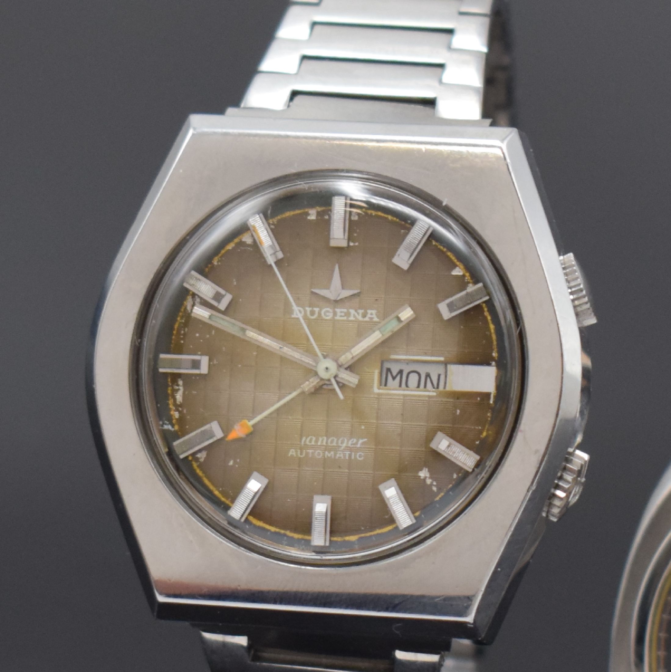 Detail a: ALPINA, DUGENA und Tutima 3 Armbanduhren in Stahl, Schweiz 1970er Jahre, Automatik, Böden verschr., 1) Alpina Futura, unsign. Geh., silb./blaues ...