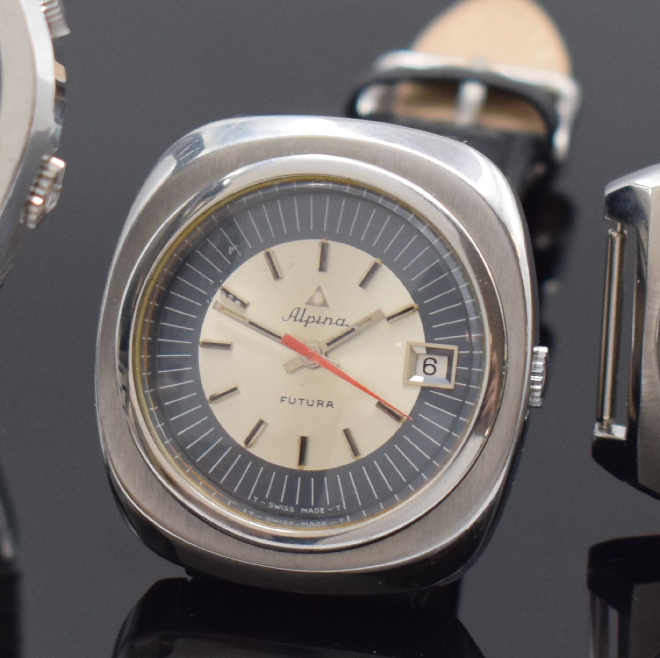 Detail b: ALPINA, DUGENA und Tutima 3 Armbanduhren in Stahl, Schweiz 1970er Jahre, Automatik, Böden verschr., 1) Alpina Futura, unsign. Geh., silb./blaues ...