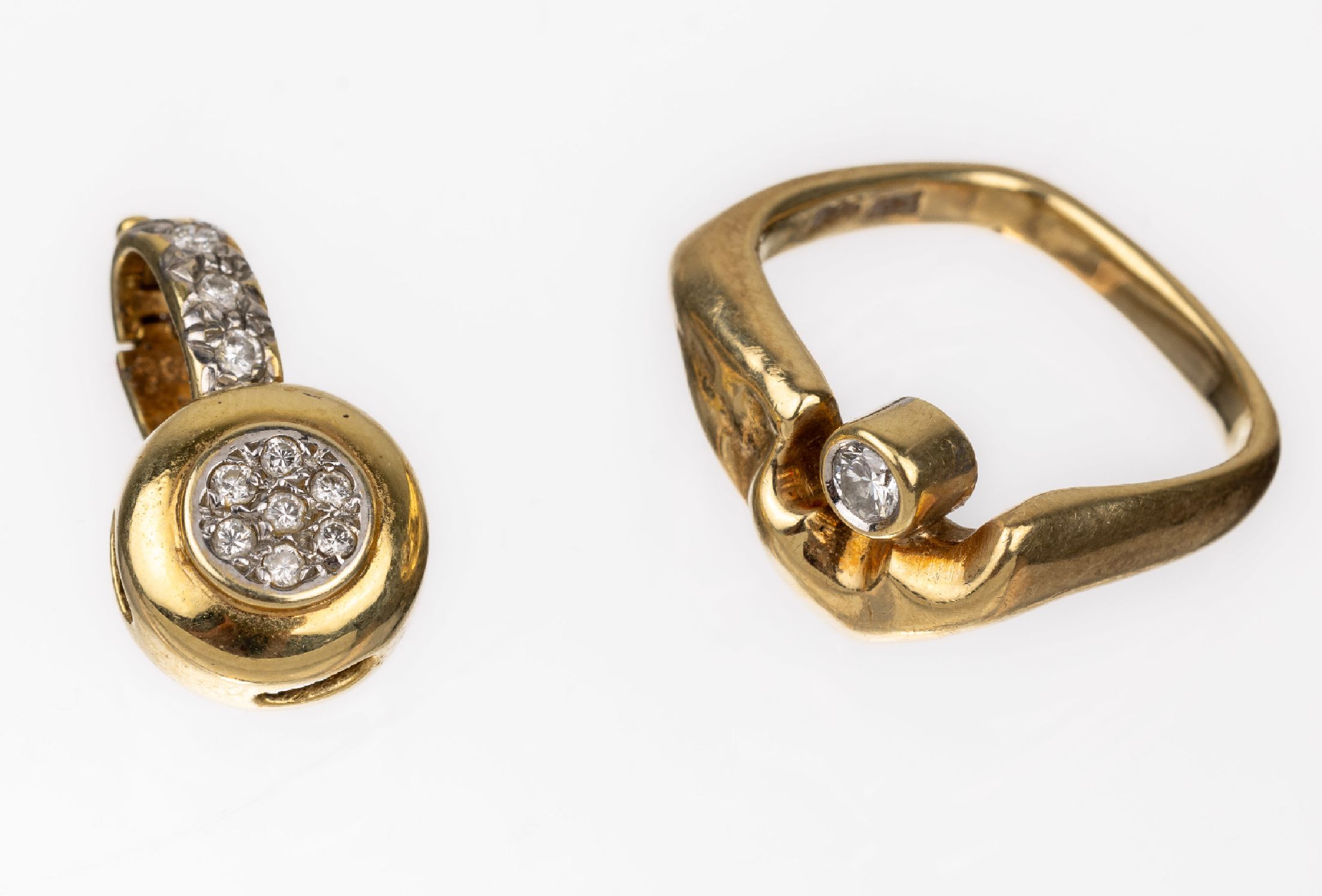 14 kt Gold Brillant-Konvolut, GG 585/000, best. aus: 1 Clipanhänger, 10 Brillanten zus. ca. 0.12 ct Weiß/si, und 1 Ring, RW 49, 1 Brillant ca. ...