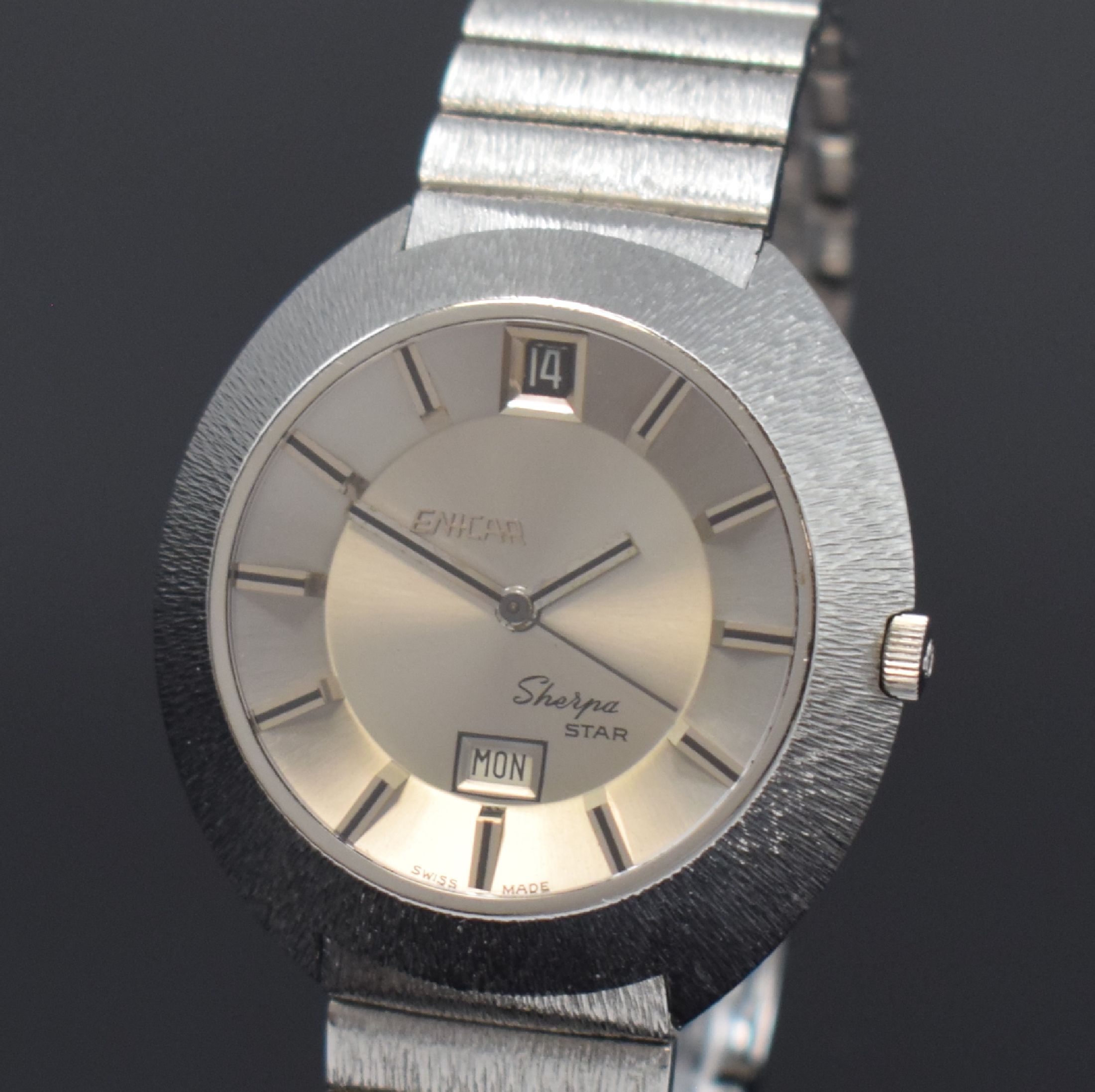 Detail a: ENICAR SHERPA Star Armbanduhr Referenz 2342, Schweiz um 1965, Automatik, Edelstahlgeh., Boden verschr., orig. Stahlband, silb. Zifferbl. m. aufges. ...