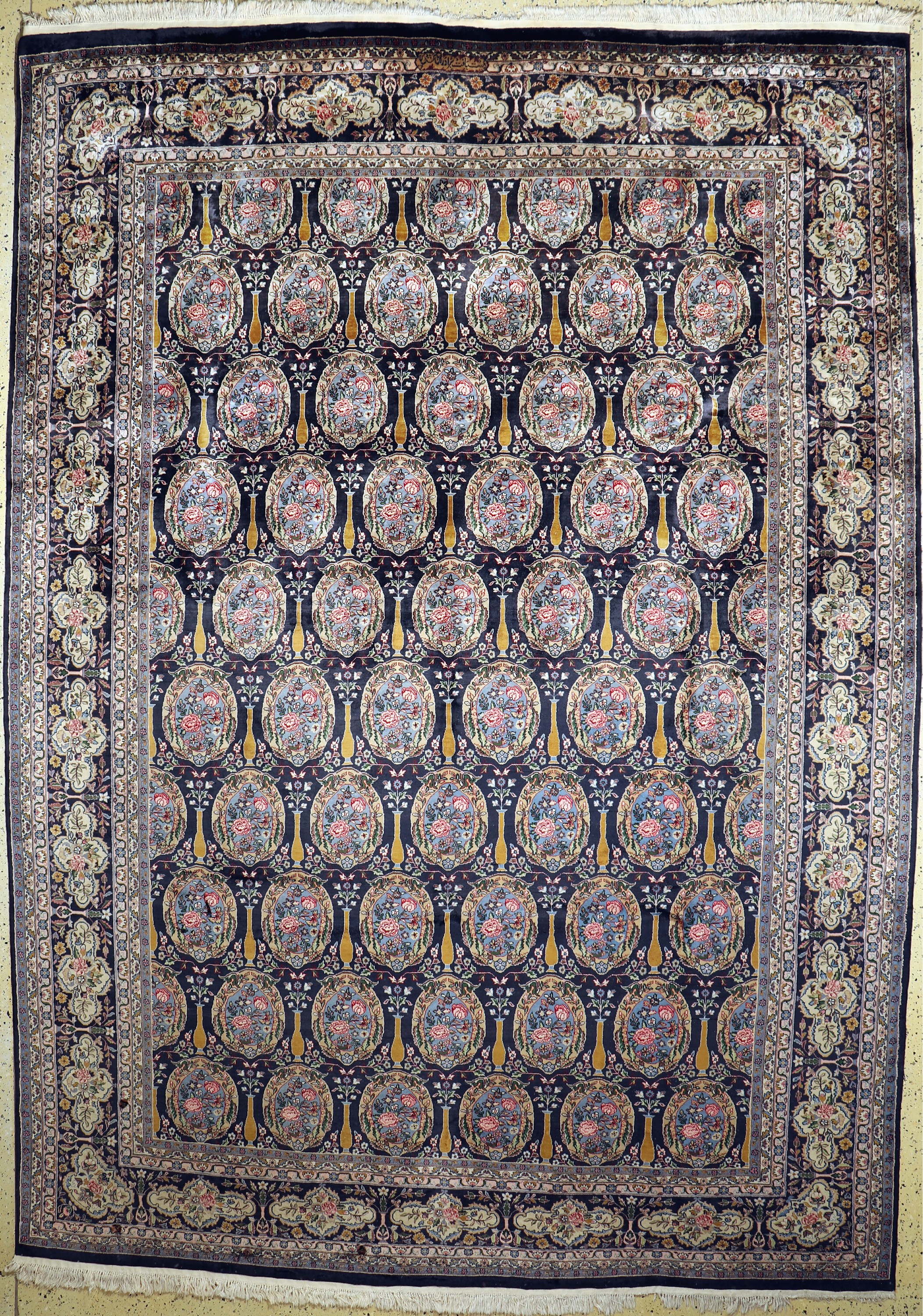 Kashmir kork fein, sign., Indien, ca. 60 Jahre, Korkwolle, ca. 395 x 283 cm, EHZ: 2