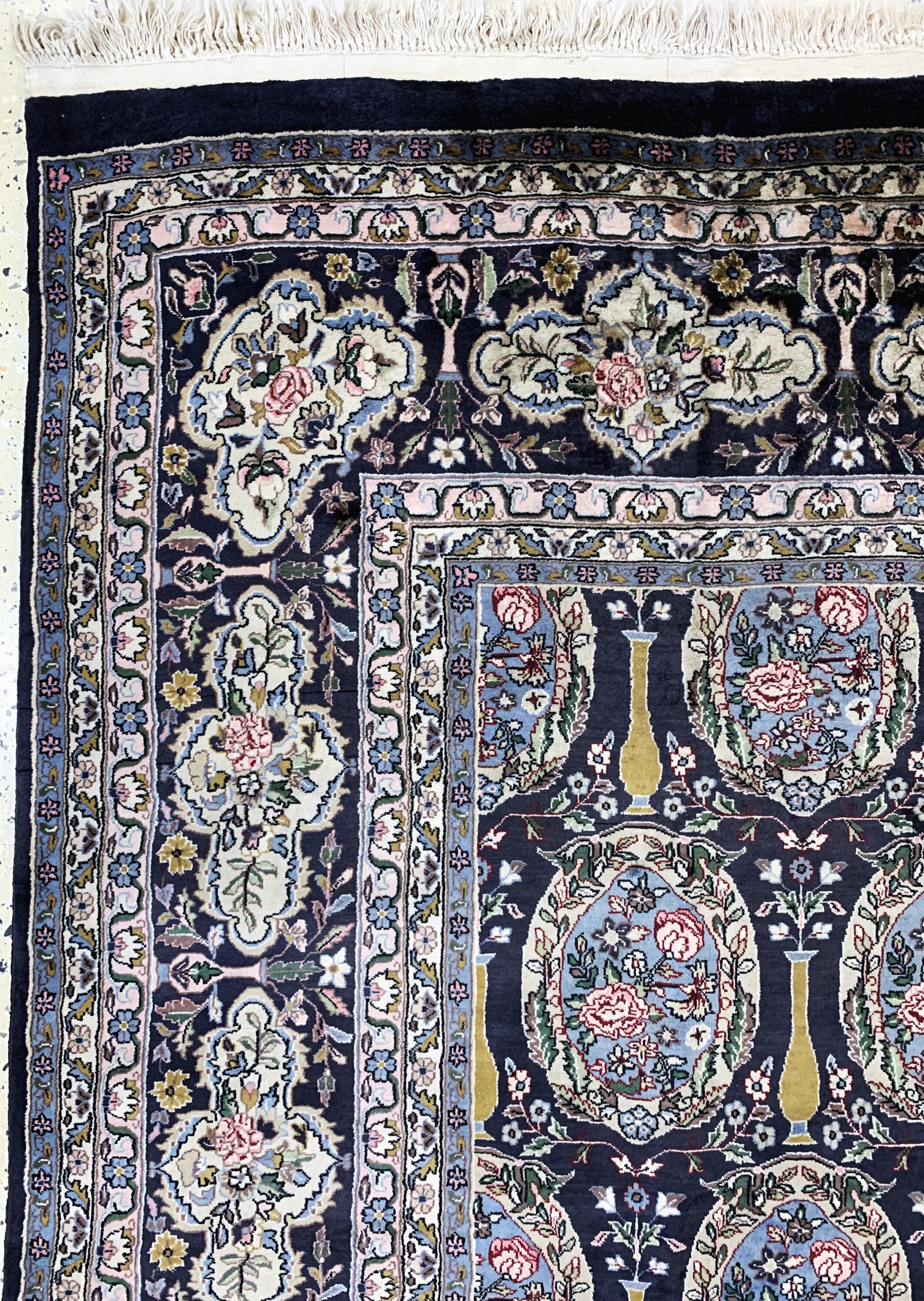 Detail f: Kaschmir Kork fein signiert, Indien, Mitte 20.Jhd, Korkwolle auf Baumwolle, ca. 395 x 283cm, EHZ: 1-2