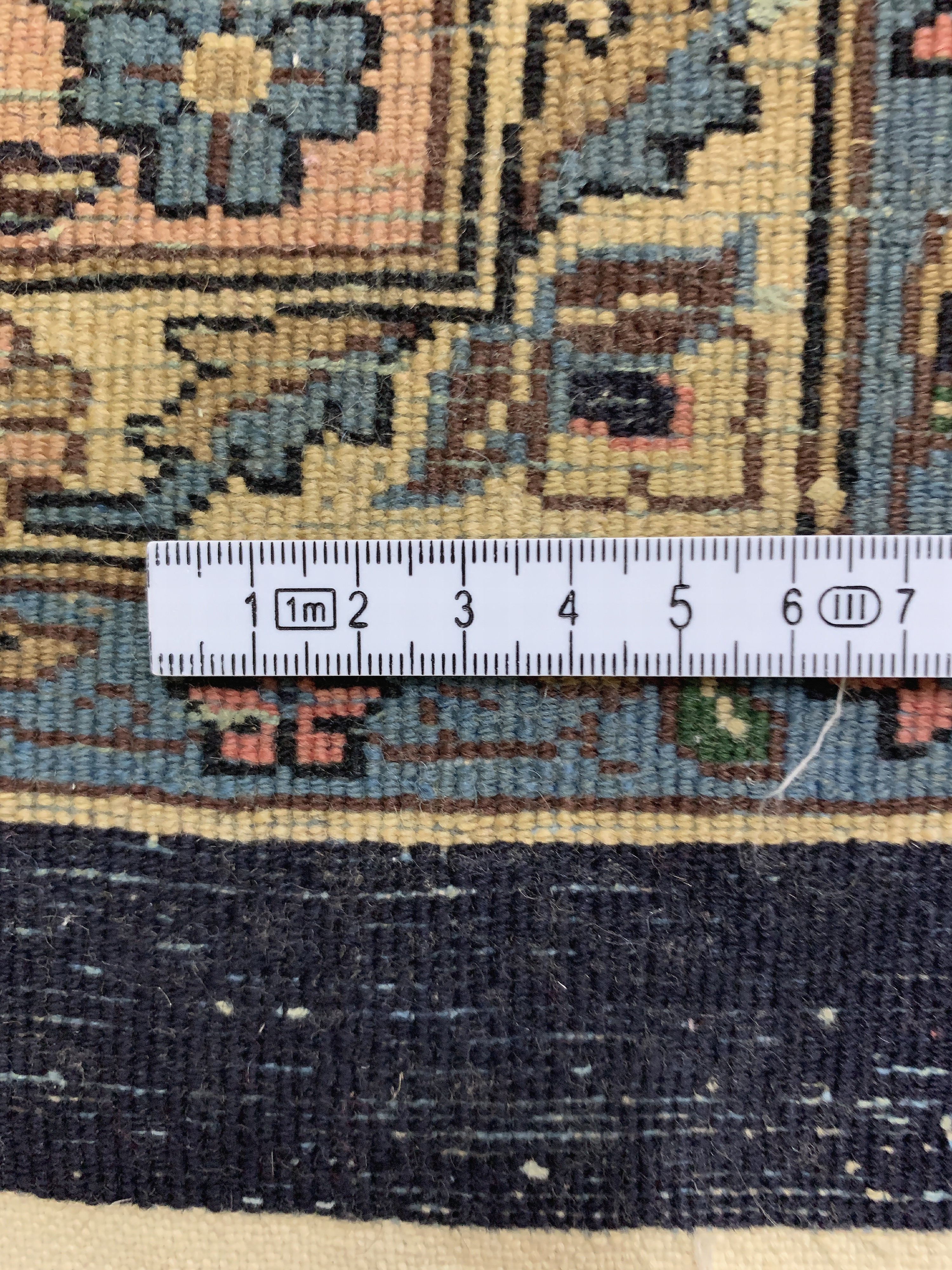Detail j: Kaschmir Kork fein signiert, Indien, Mitte 20.Jhd, Korkwolle auf Baumwolle, ca. 395 x 283cm, EHZ: 1-2