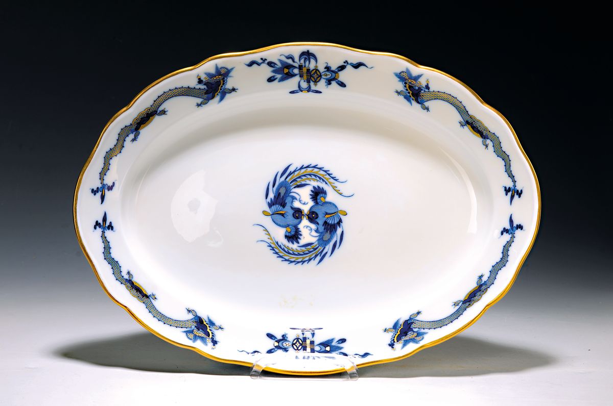 Große ovale Platte, Meissen, 1924-33, blauer Drachendekor, Goldrand, Porzellan, 30 x 41 cm