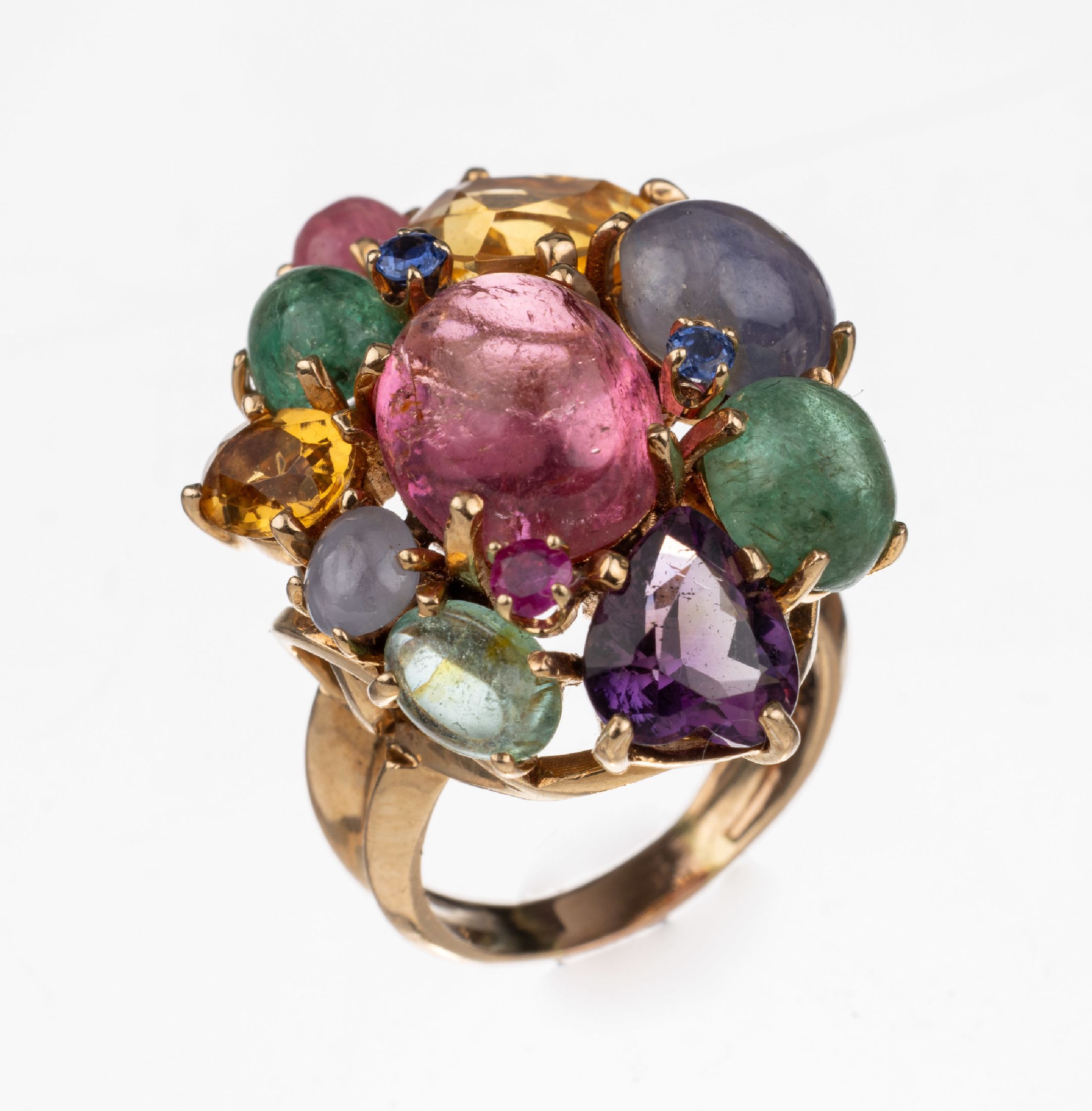 14 kt Gold Farbstein Ring, GG 585/000, hochaufgebauter Ringkopf bes. mit 2 facett. Citrinen zus. ca. 4.20 ct, 1 facett. Amethyst ca. 1.40 ct, 2 ...