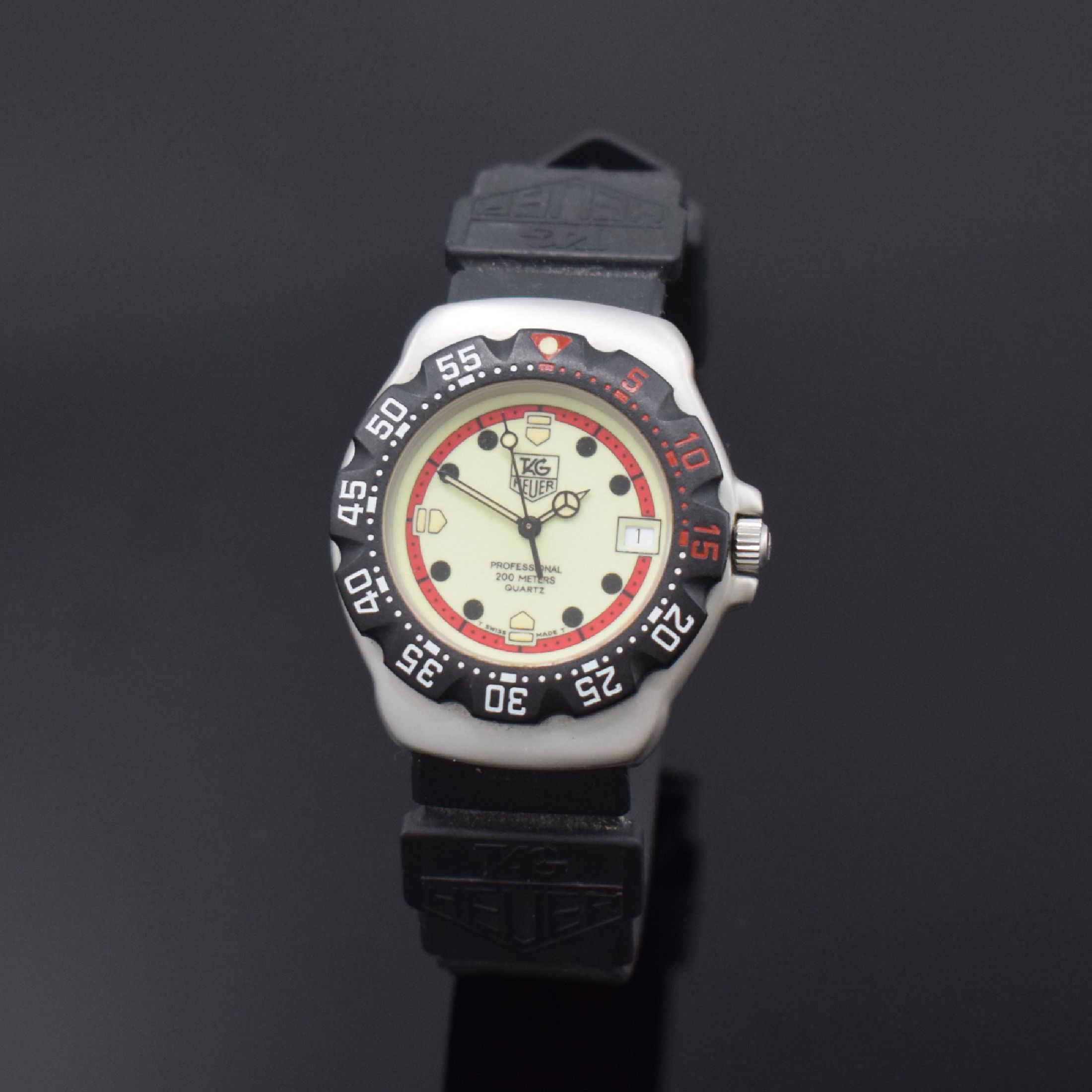 TAG HEUER Professional Formula 1 Armbanduhr in Stahl Referenz WA1211, Schweiz um 1995, quarz, matt. Geh., Boden verschr., orig. Kautschukband m. ...