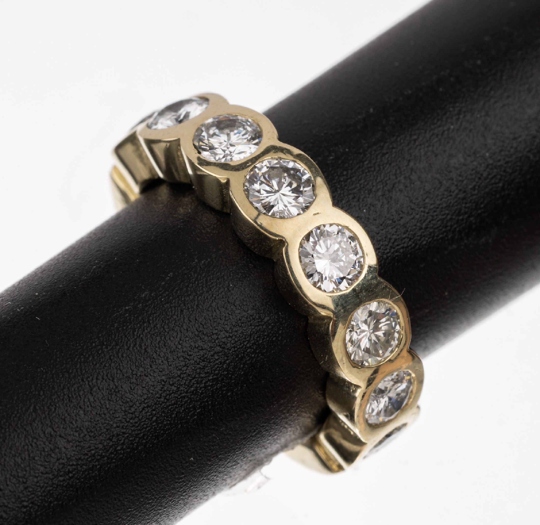 14 kt Gold Brillant-Ring, GG 585/000, 8 Brillanten zus. ca. 1.35 ct feines Weiß/si, RW50, ca. 6.2 g