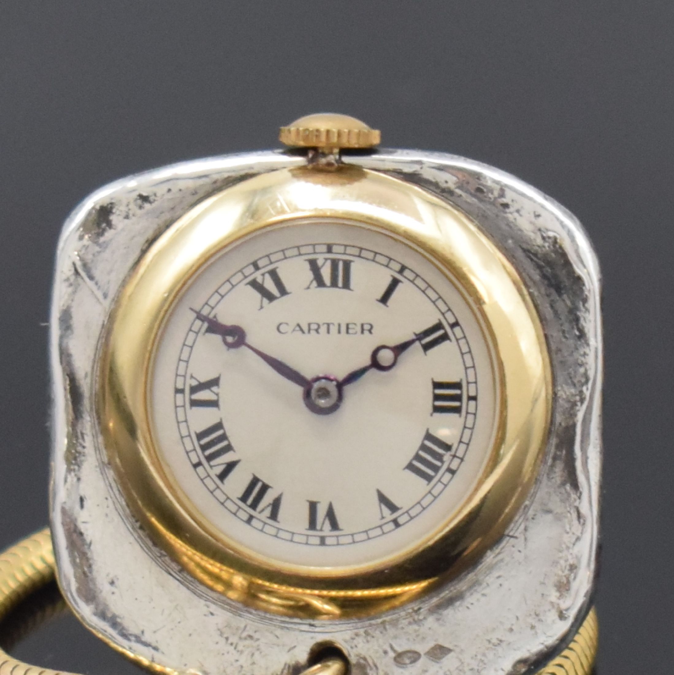 Detail a: EUROPEAN WATCH & CLOCK Co INC Frackuhr in Silber mit Kette in GG 750/000, Frankreich/ Schweiz um 1920, Handaufzug, münzartig geprägtes Gehäuse m. ...